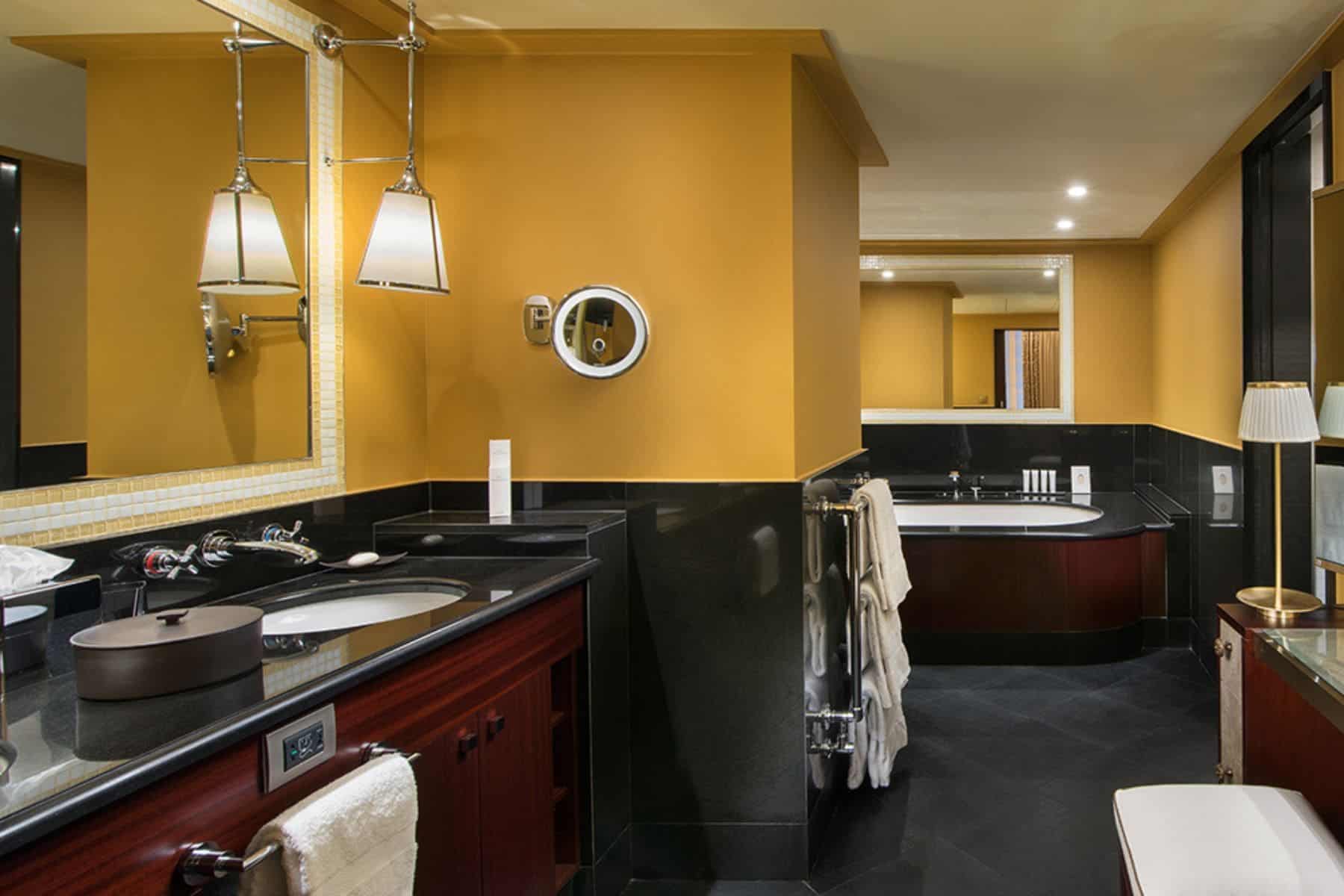 Hotel Barriere Le Fouquets Prestige Bath