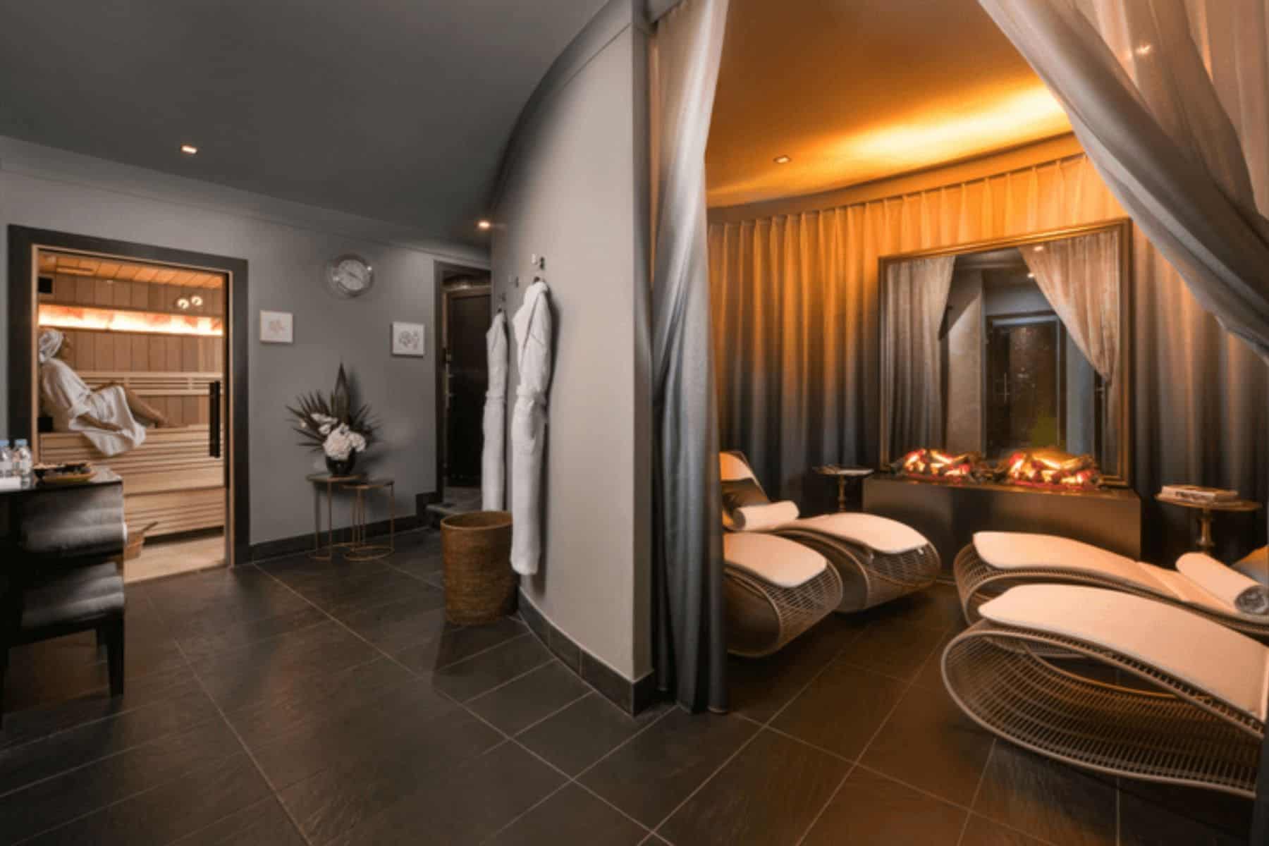 hotel-barriere-le-fouquets-resting-area