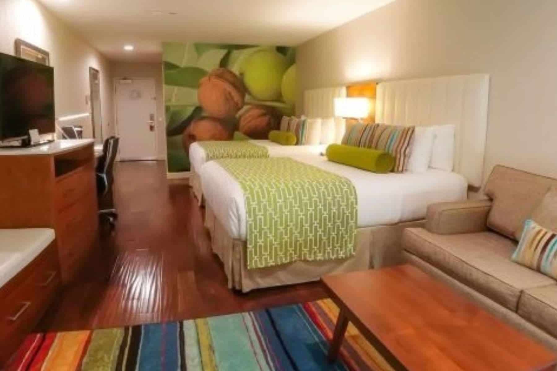 hotel-indigo-anaheim-bed