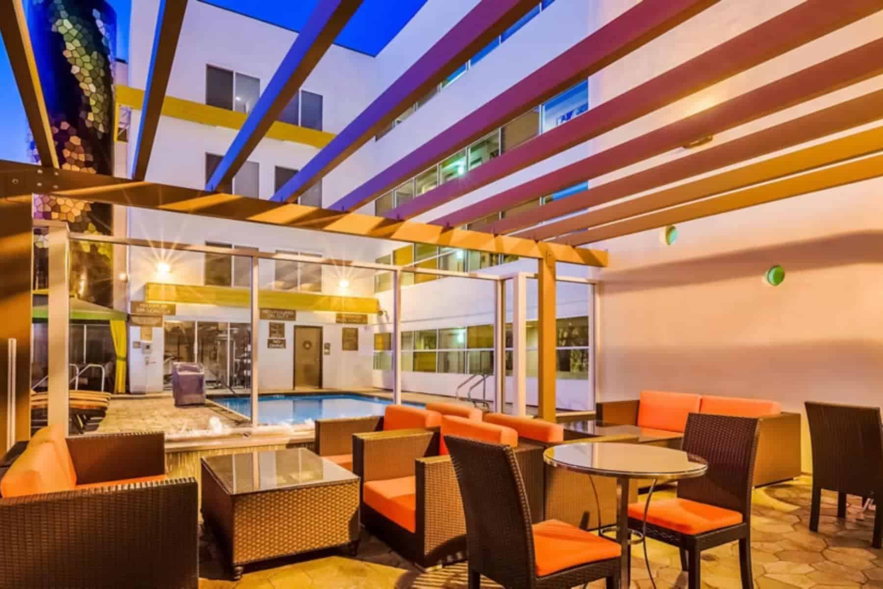 hotel-indigo-anaheim-chill