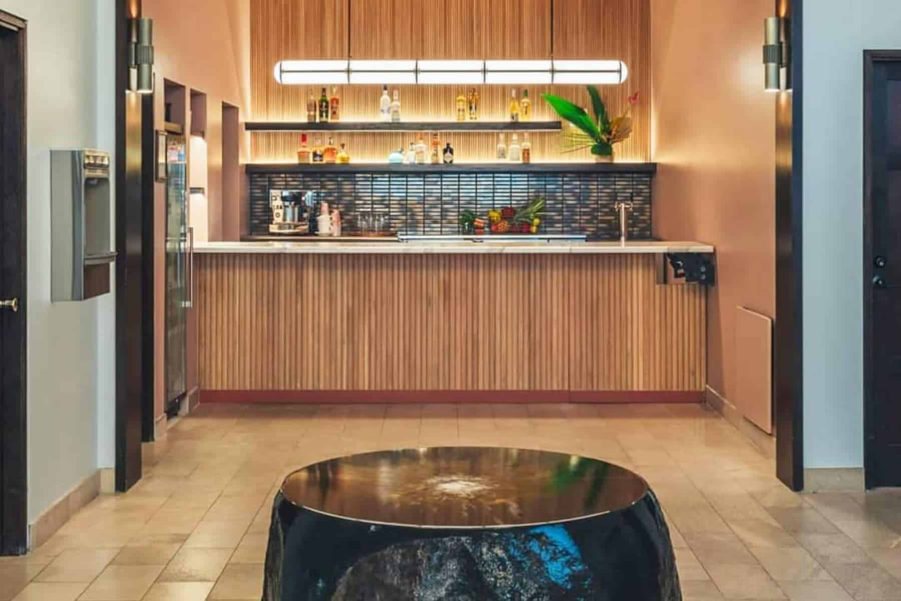 hotel-renew-oahu-lobby