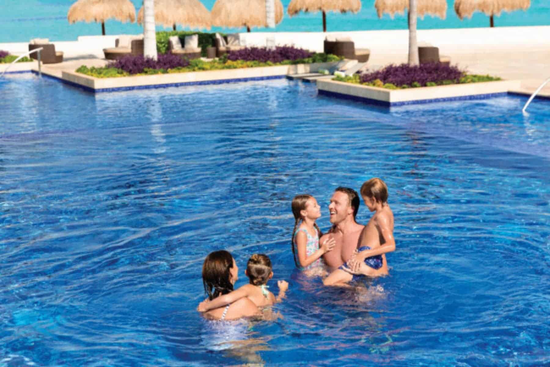 hyatt-ziva-cancun-family