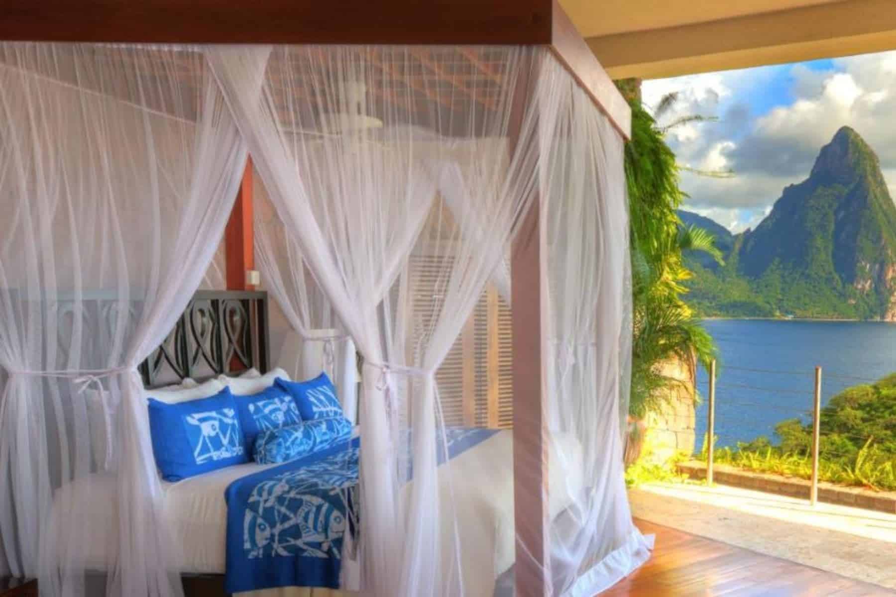 jade-mountain-resort-bed