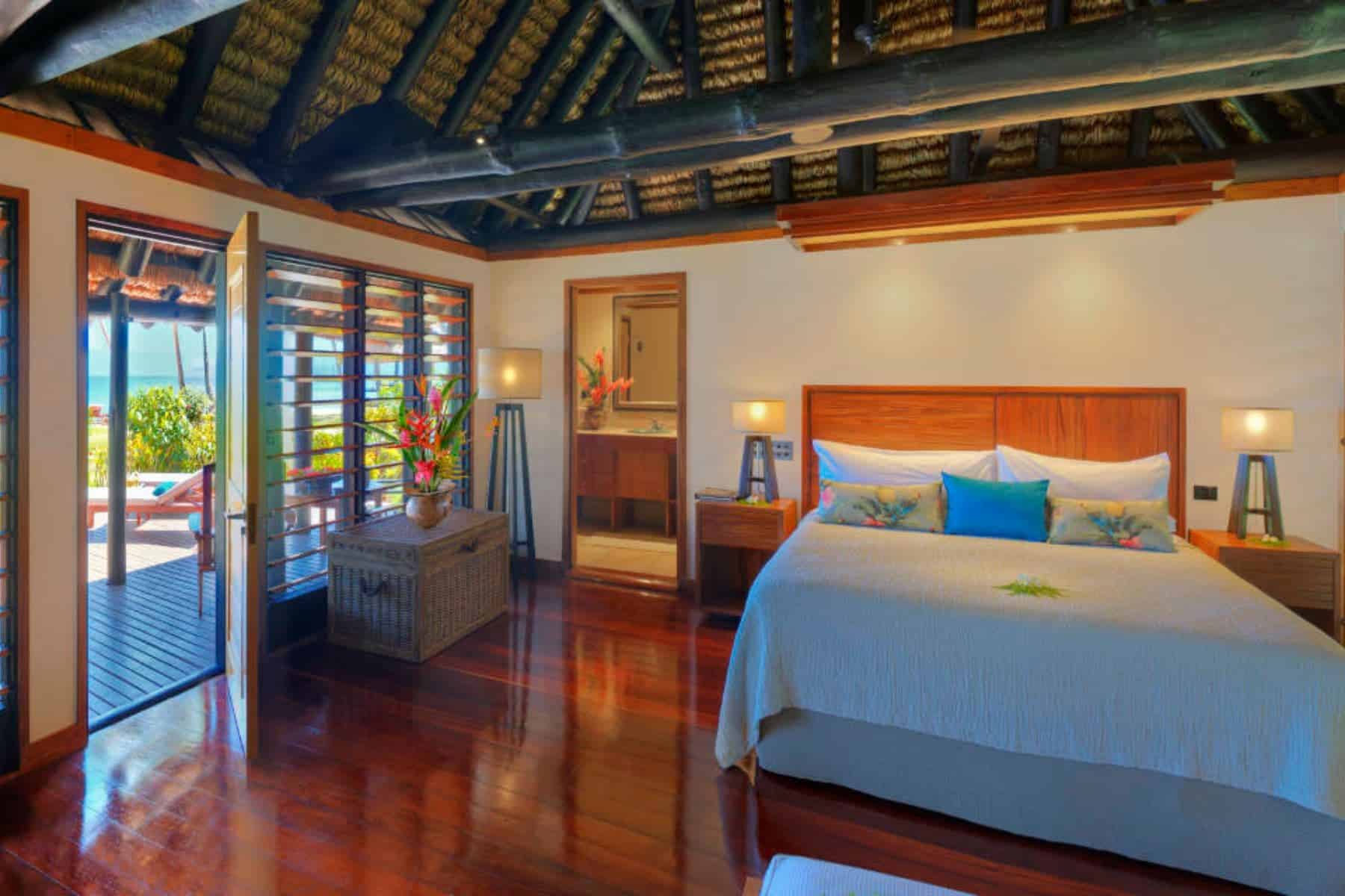 jean-michel-cousteau-resort-oceanfront-bed