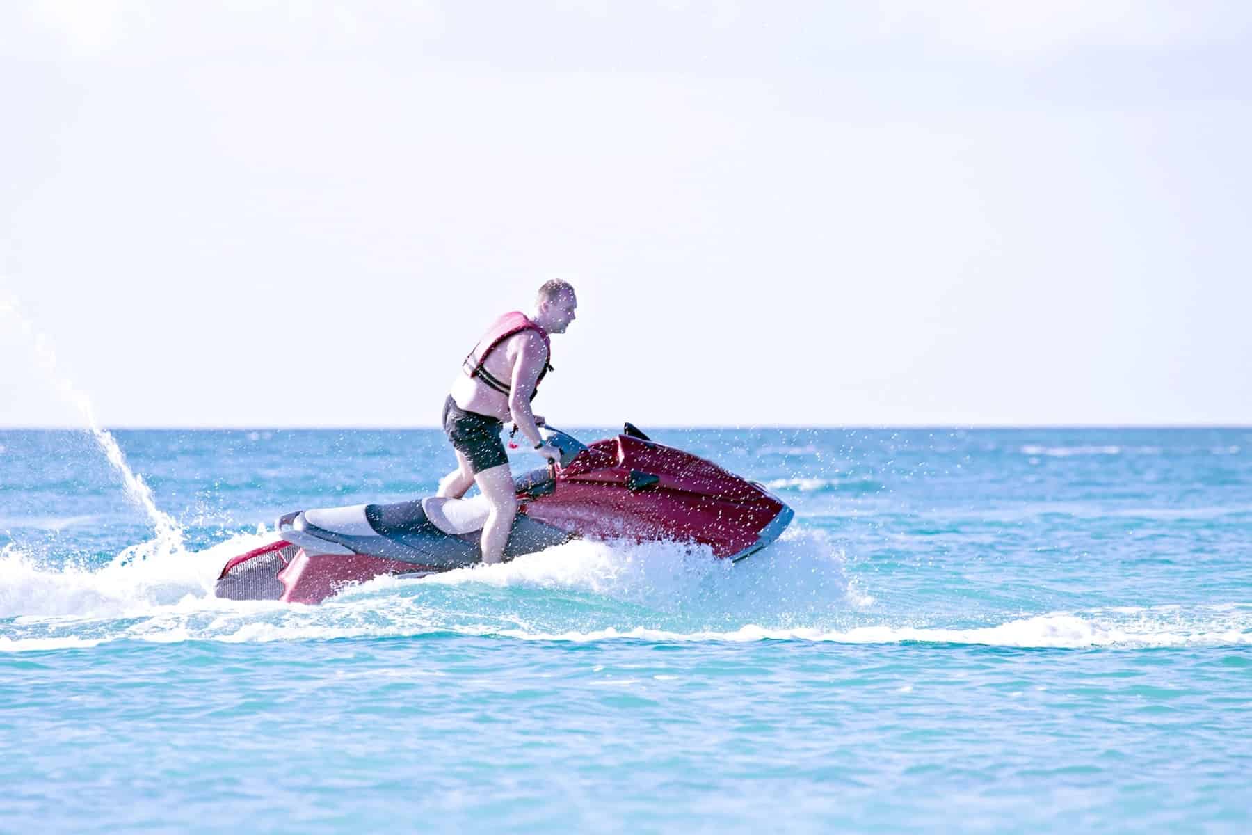 jet-skiing-aruba