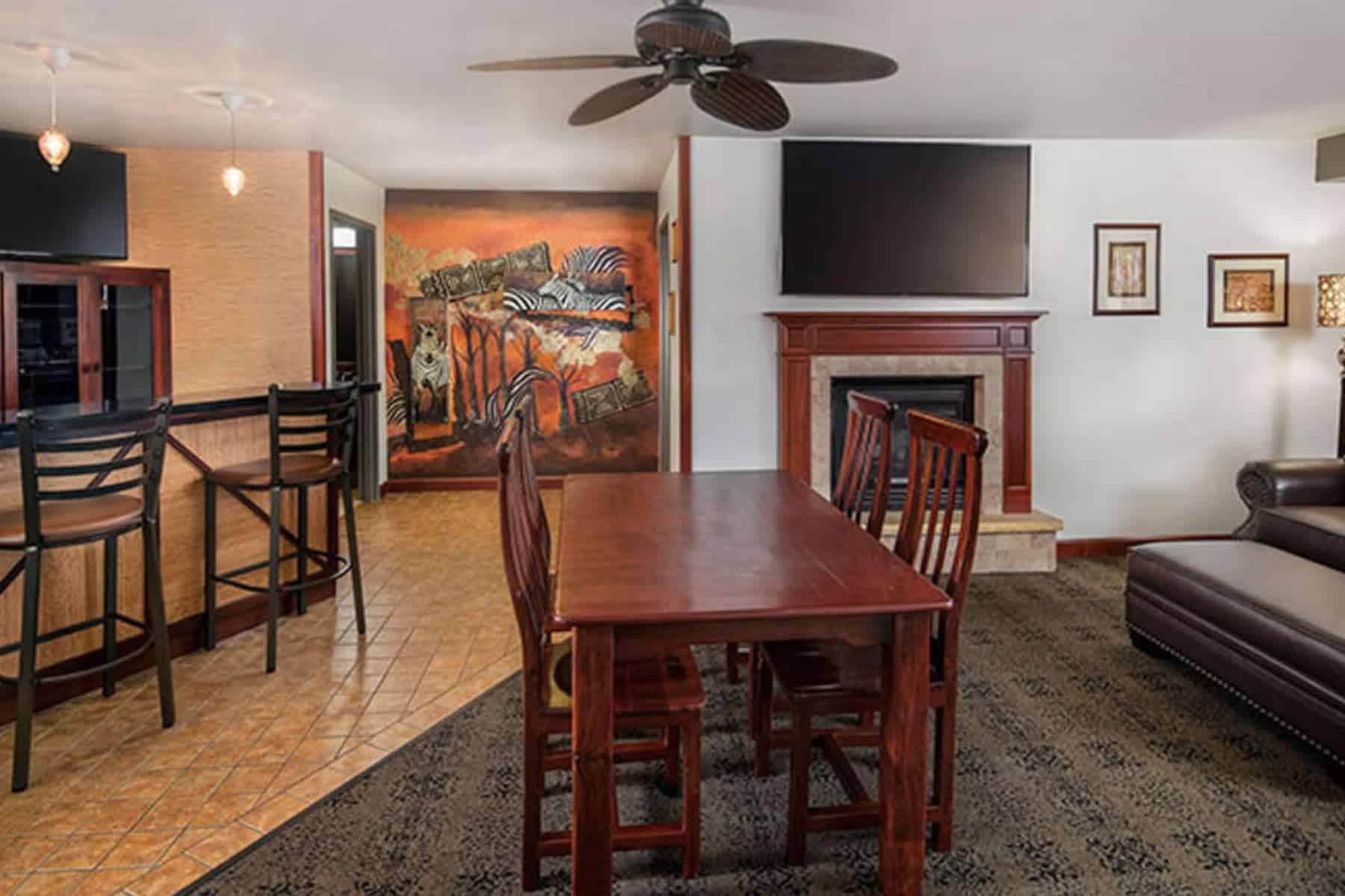 kalahari-resorts-and-conventions-table