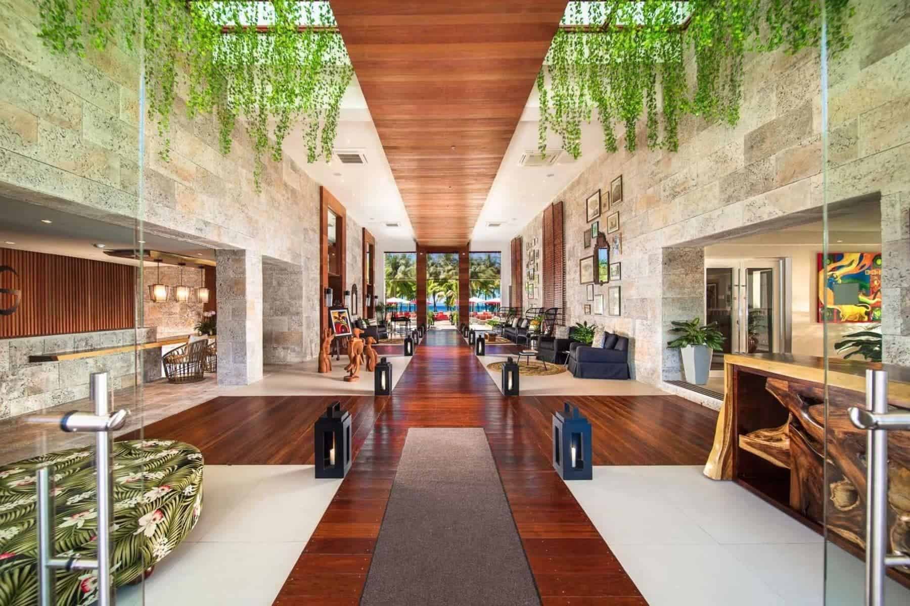 Loung And Lobby Room At Shotel Jamaica