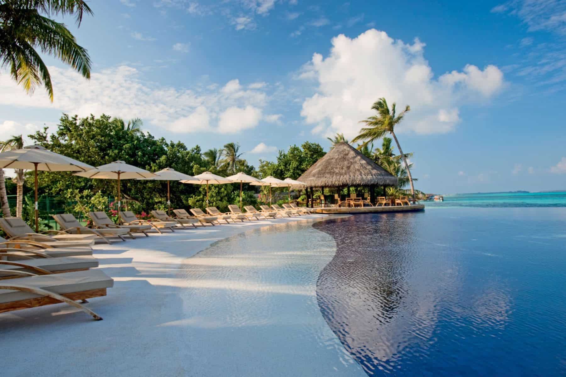 lux-south-ari-atoll-beach