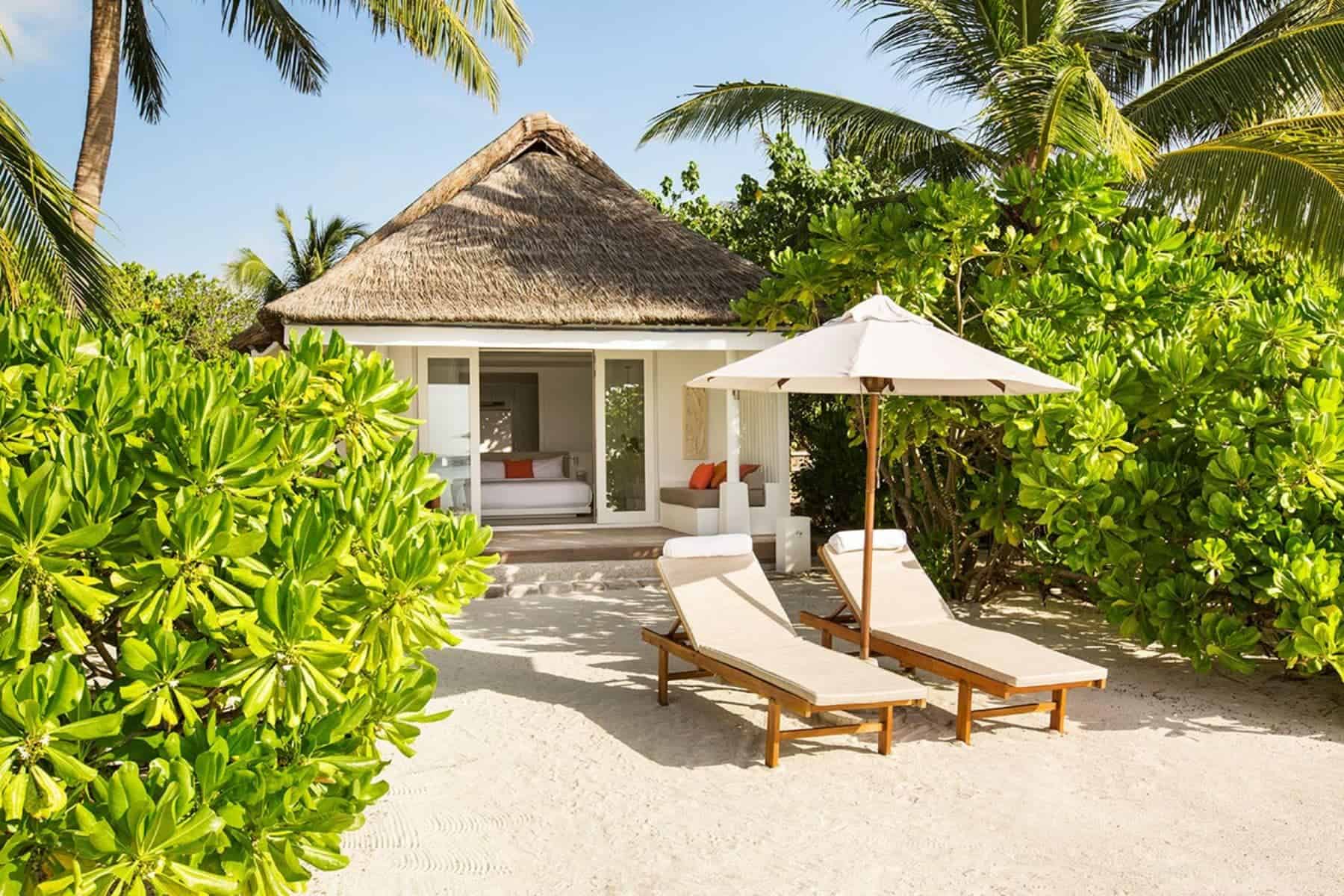 lux-south-ari-atoll-villa-close