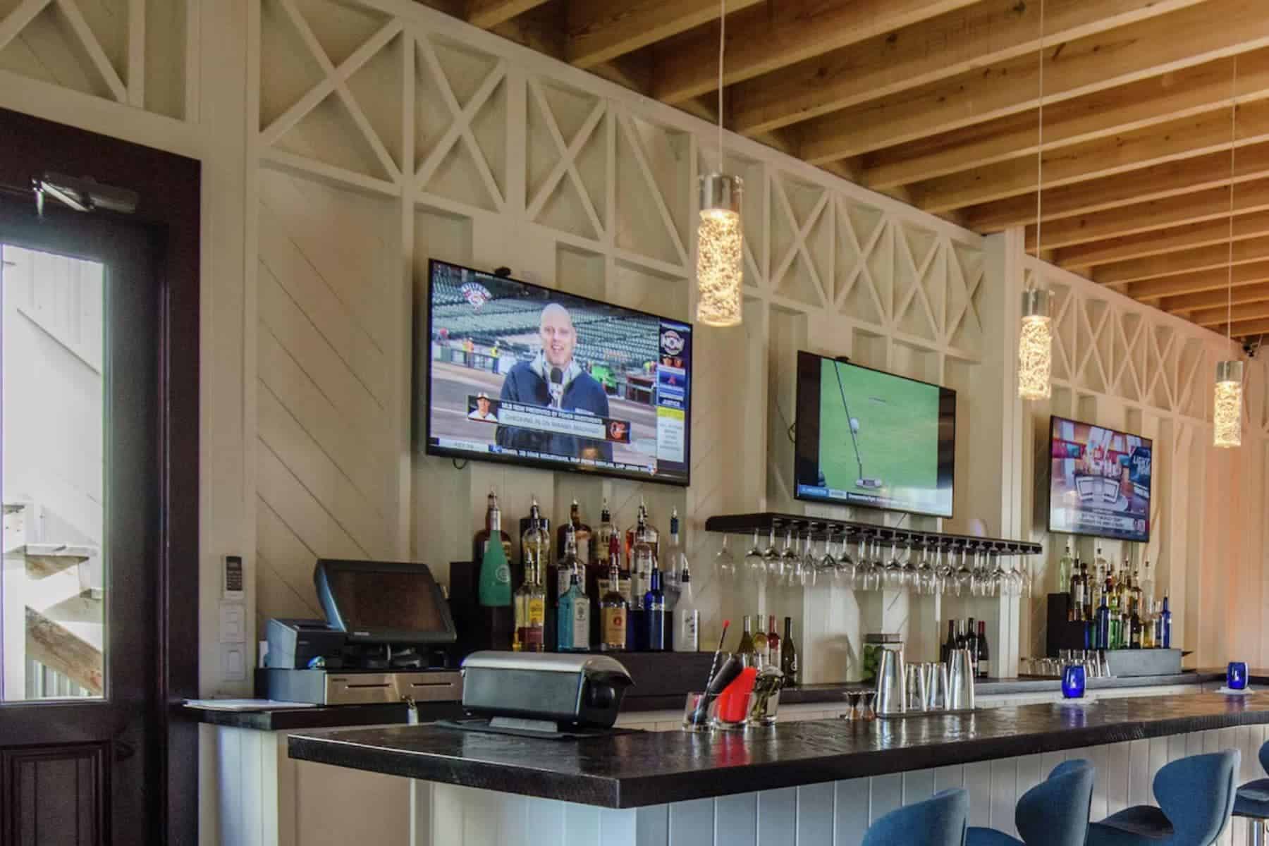 Mahogany Bay Resort And Beach Club Curio Collection By Hilton Bar