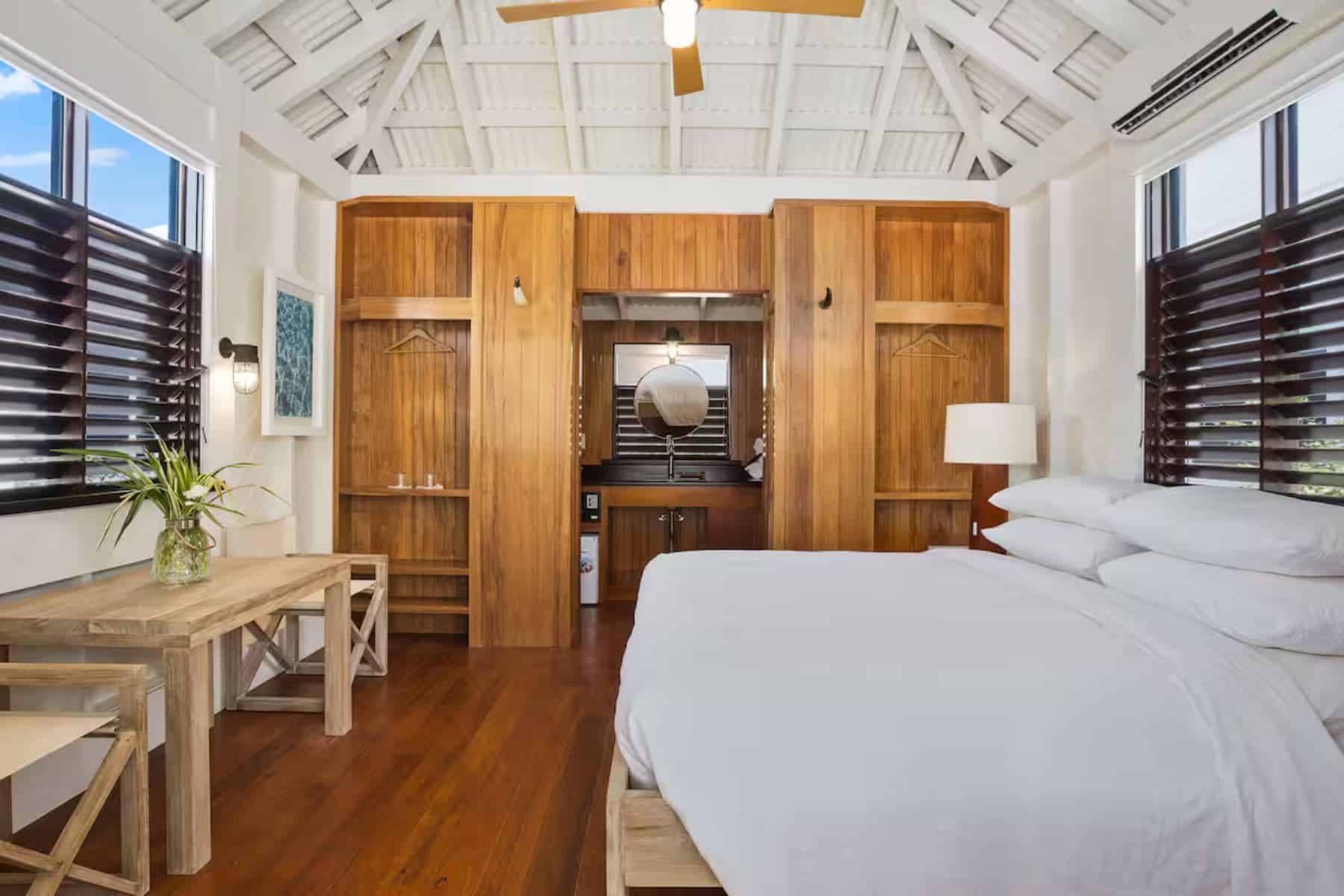 Mahogany Bay Resort And Beach Club Curio Collection By Hilton Bedside