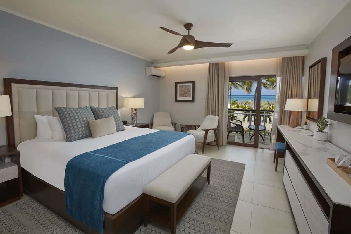 manchebo-beach-resort-bed