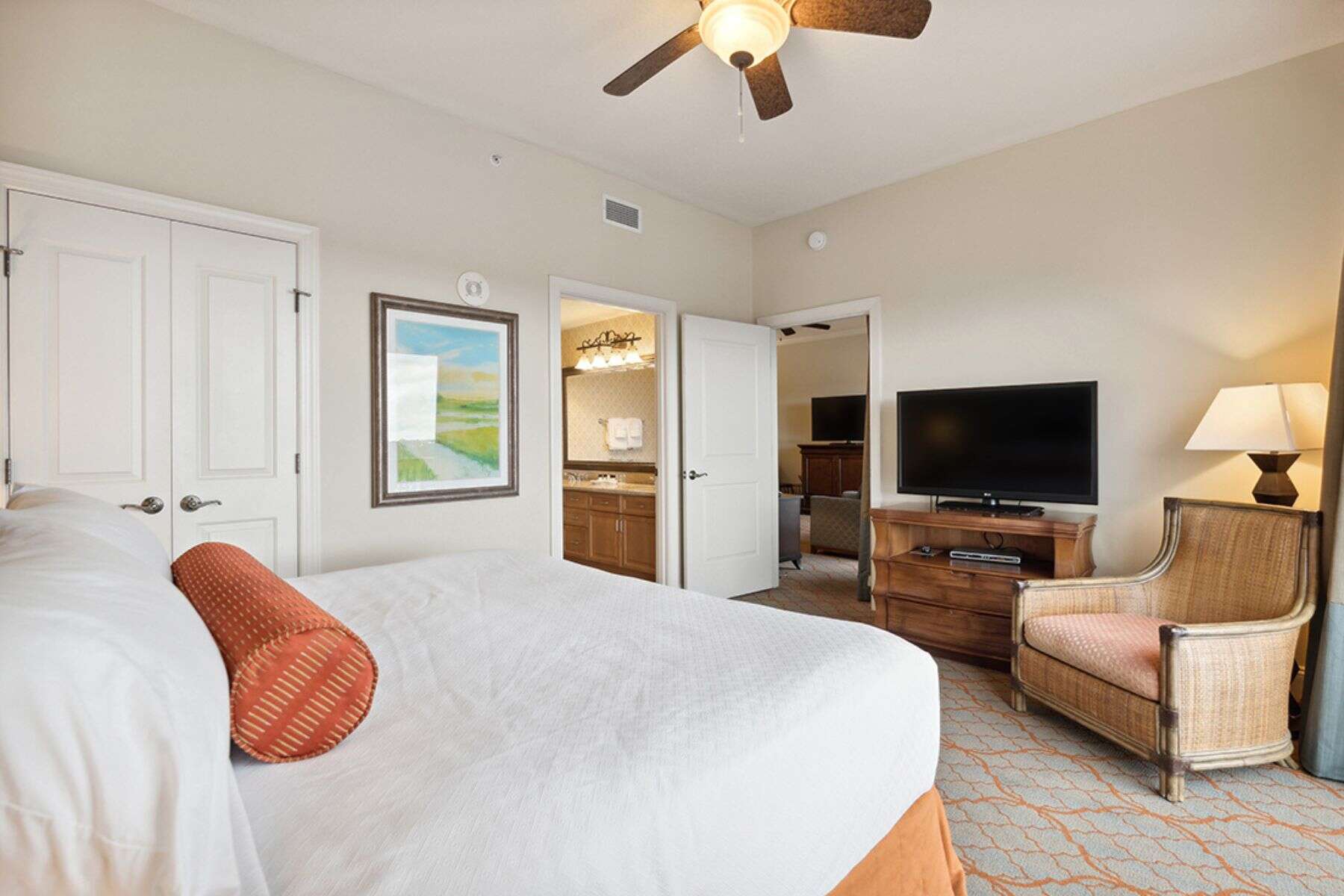 marina-inn-at-grande-dunes-bed-view