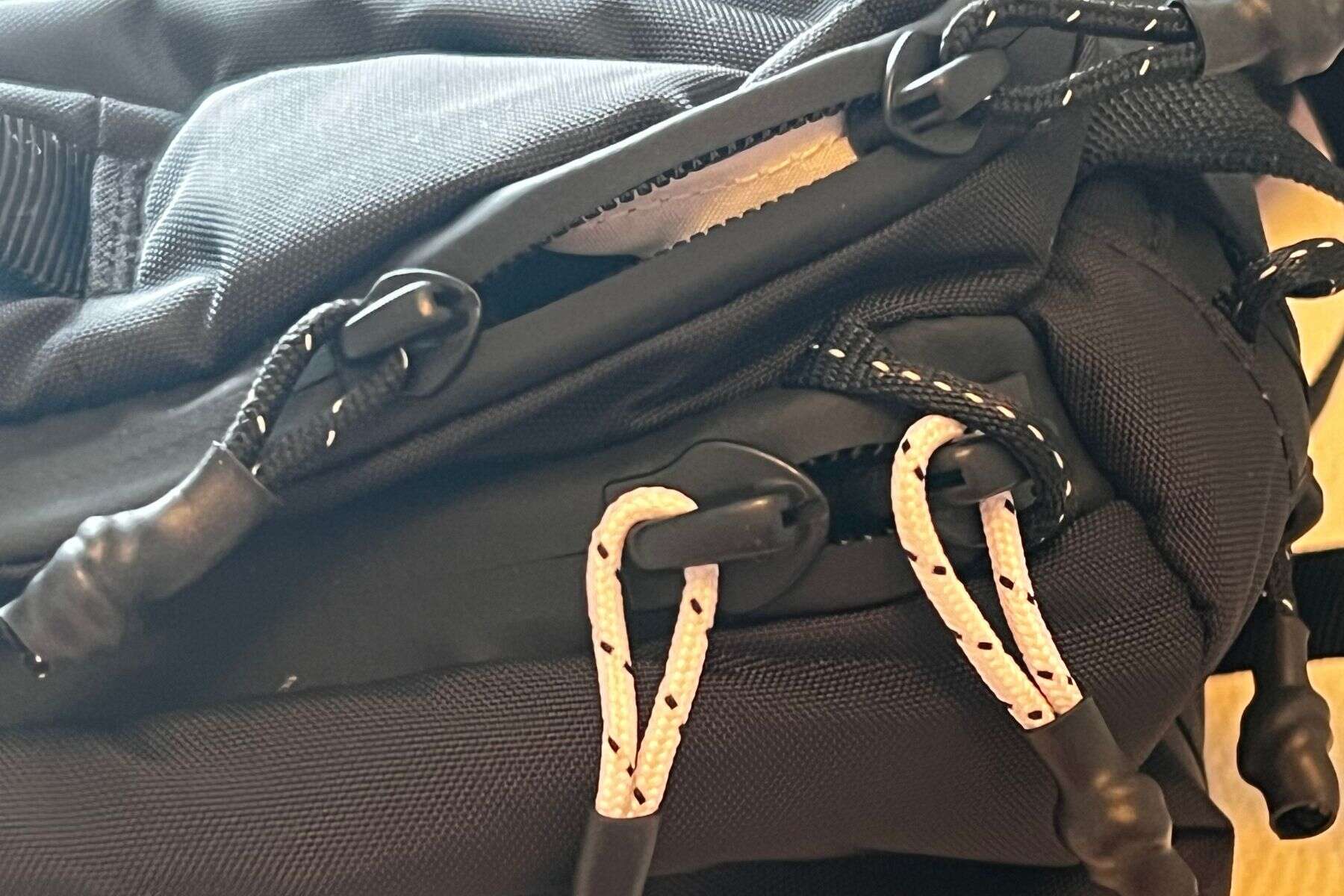 matador-globerider45-waterproof-zipper