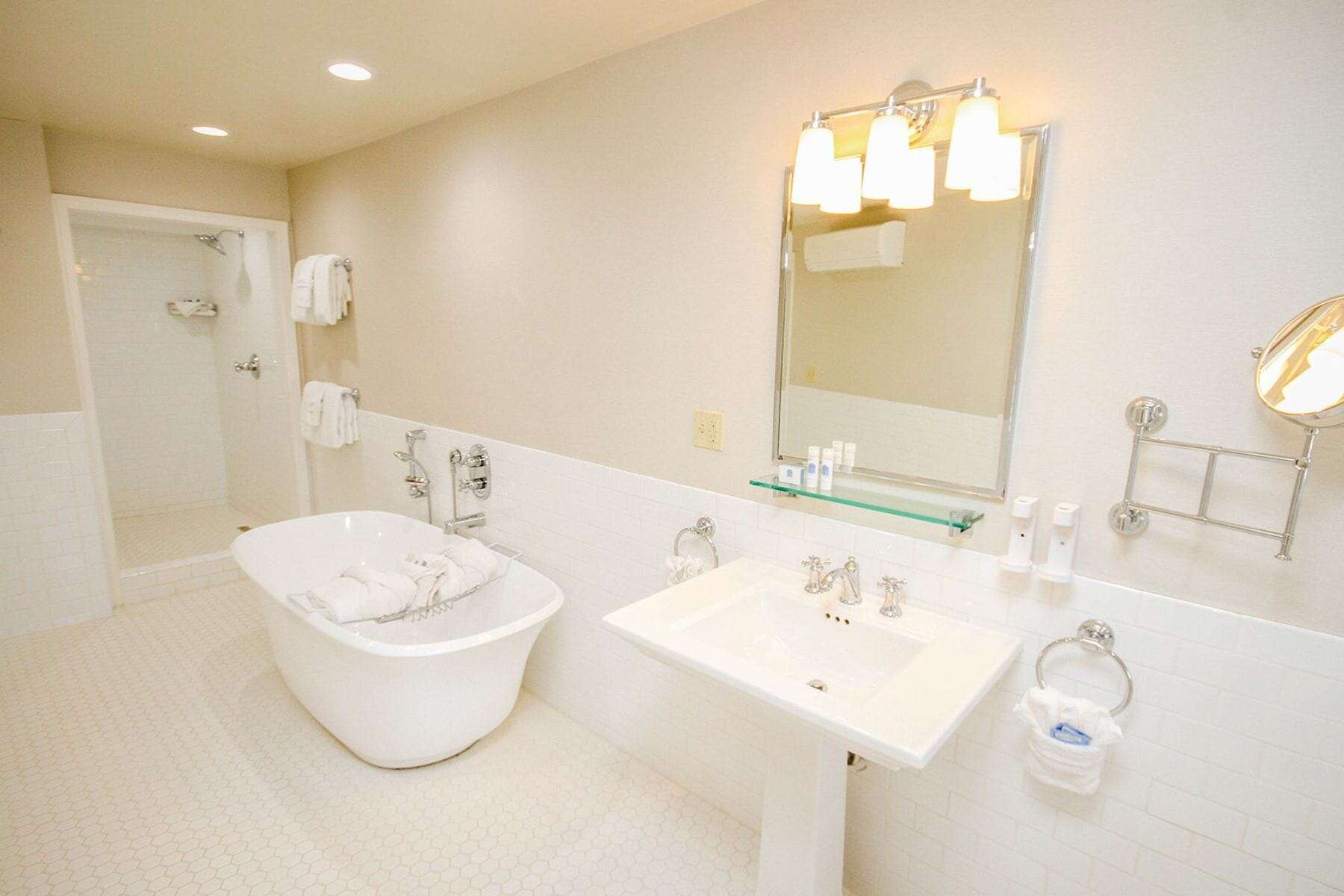 mission-point-resort-tub