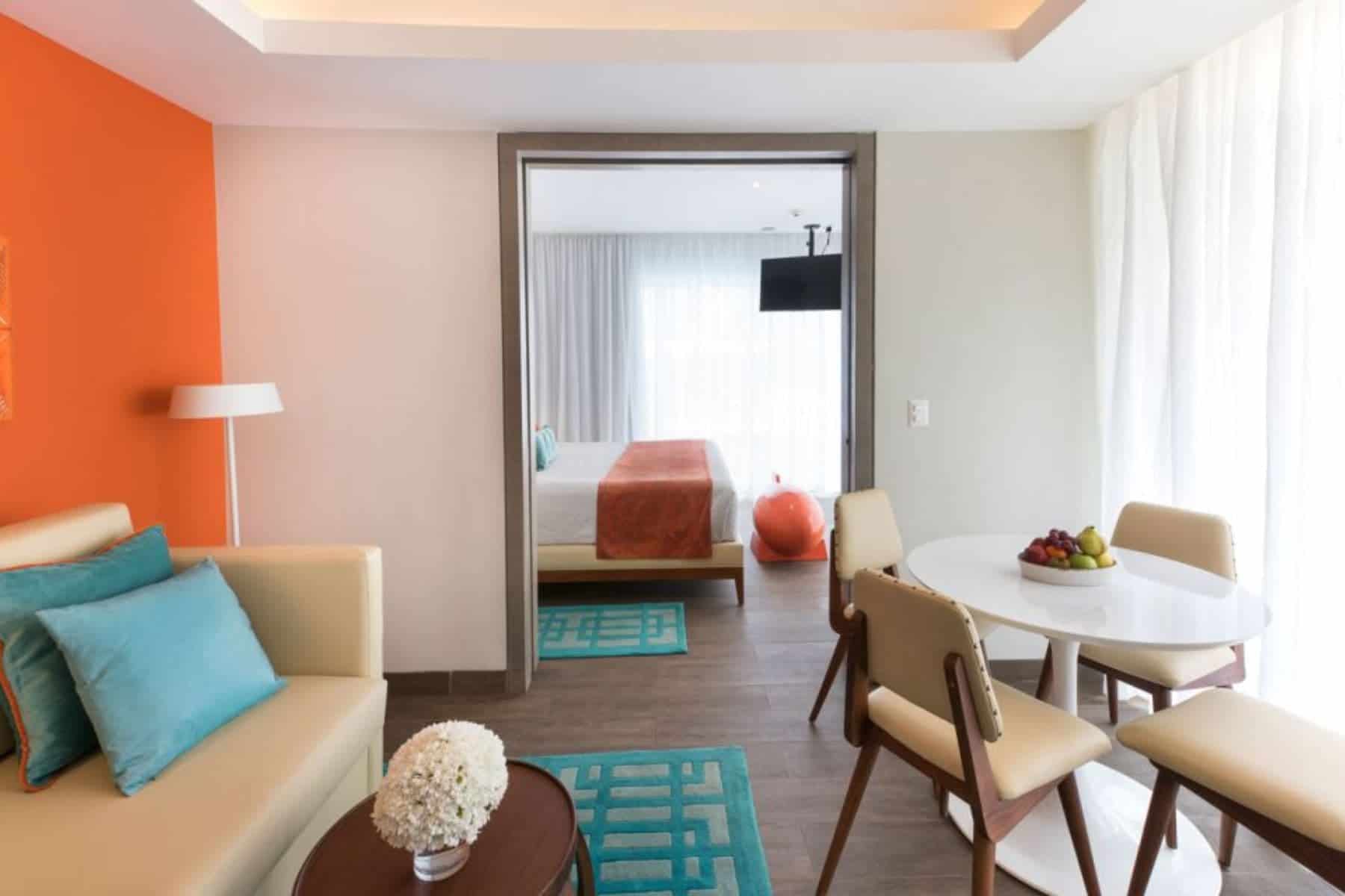 Nickelodeon Swim Up Suite