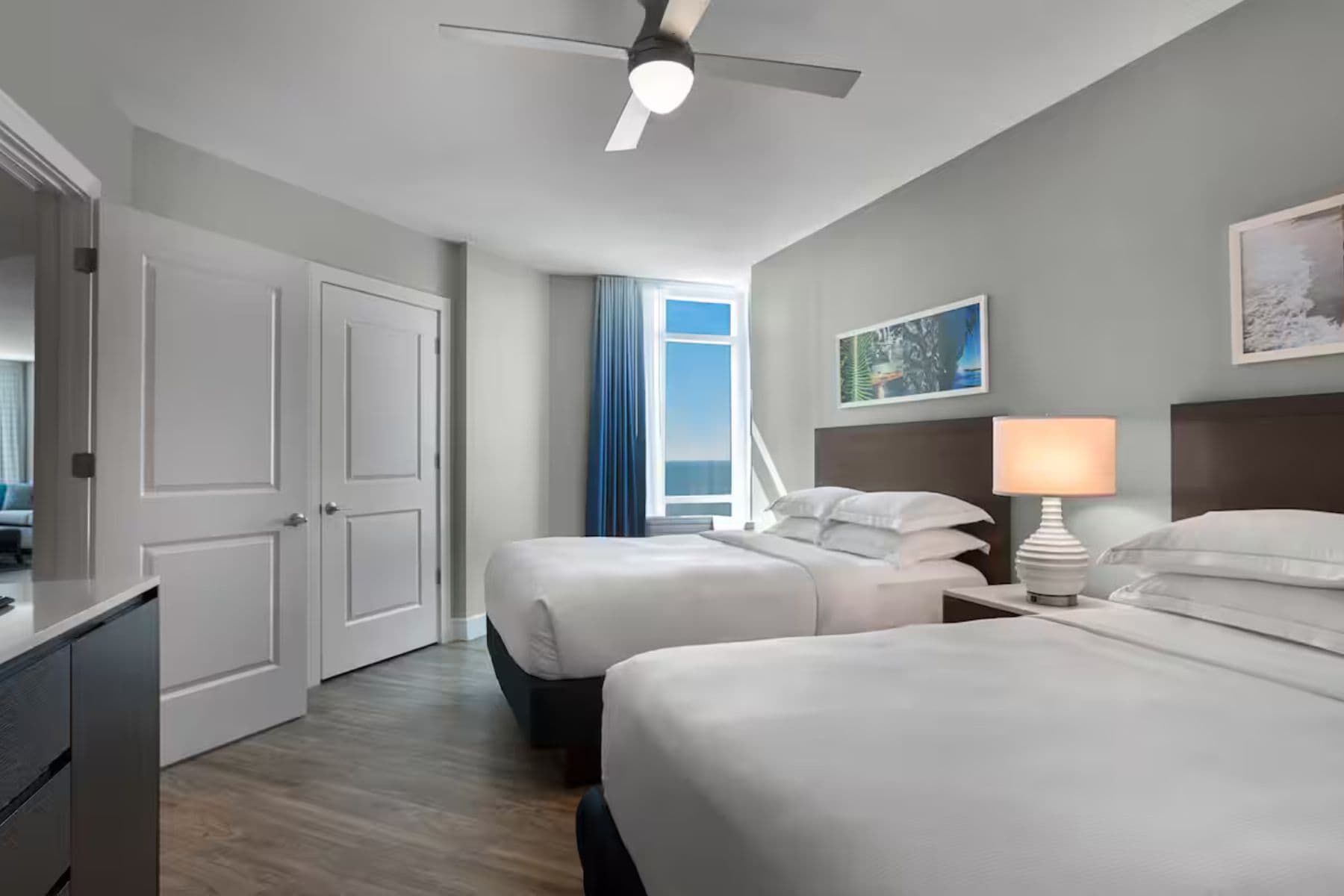 oceans-22-hilton-grand-vacations-two-beds