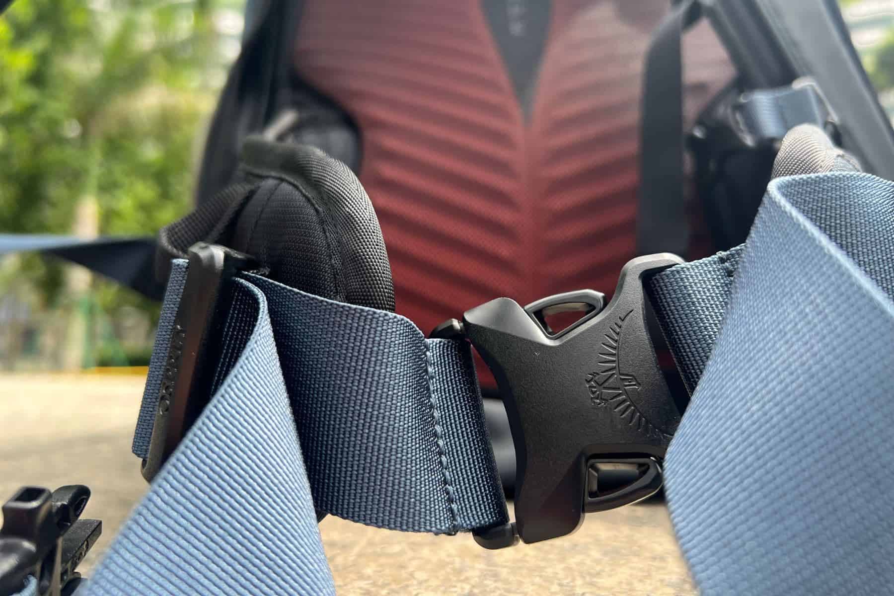 osprey-mens-farpoint-womens-fairview-buckles