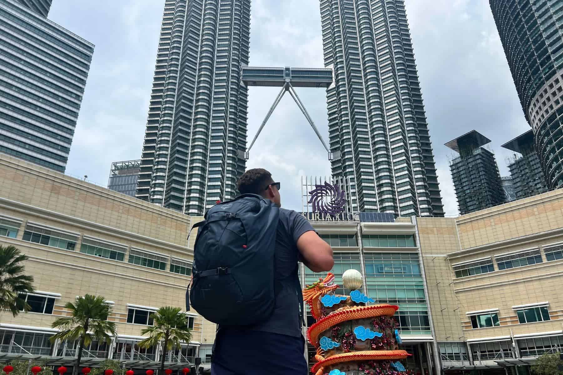 osprey-mens-farpoint-womens-fairview-buildings