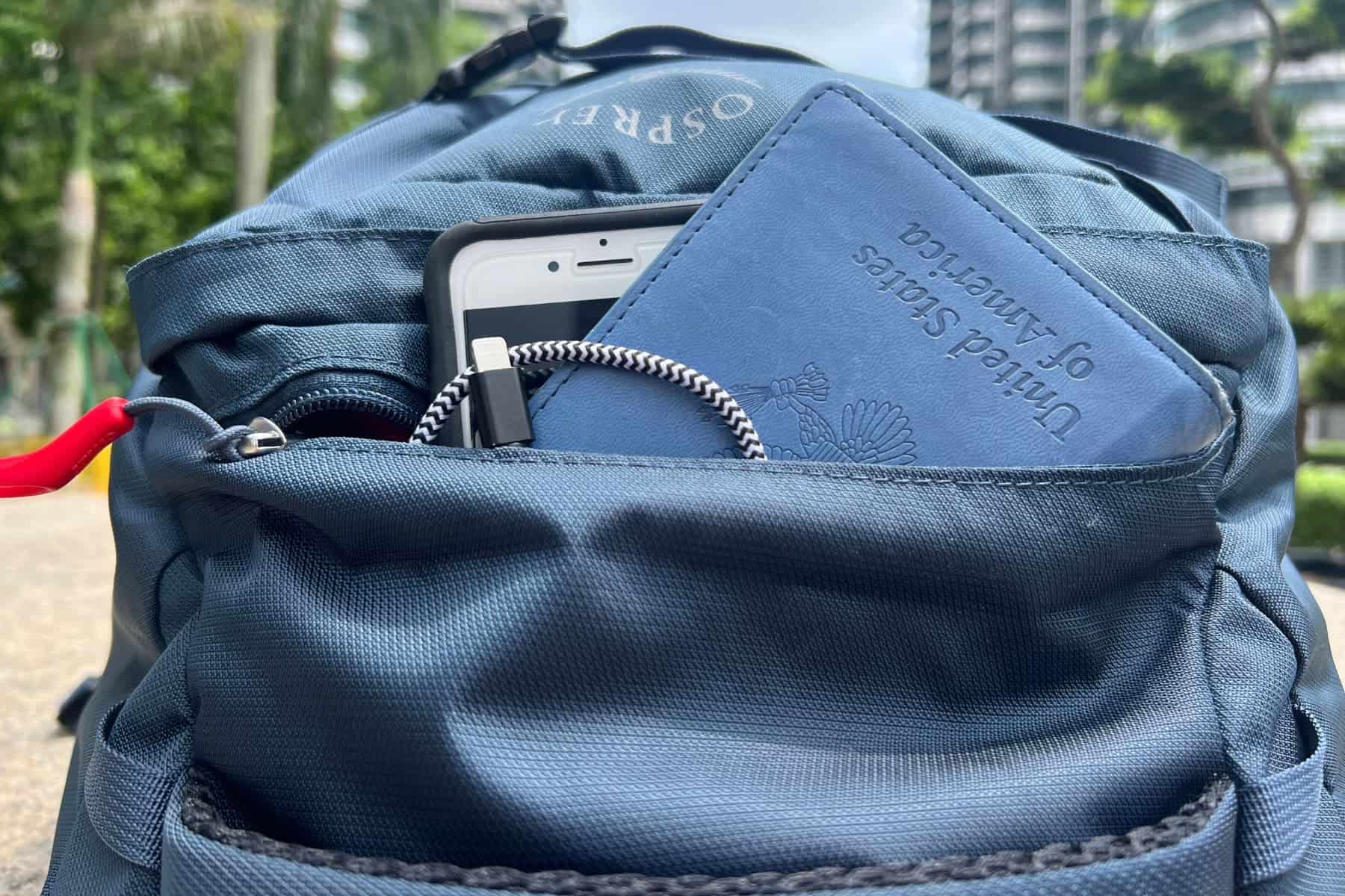 osprey-mens-farpoint-womens-fairview-easy-to-access