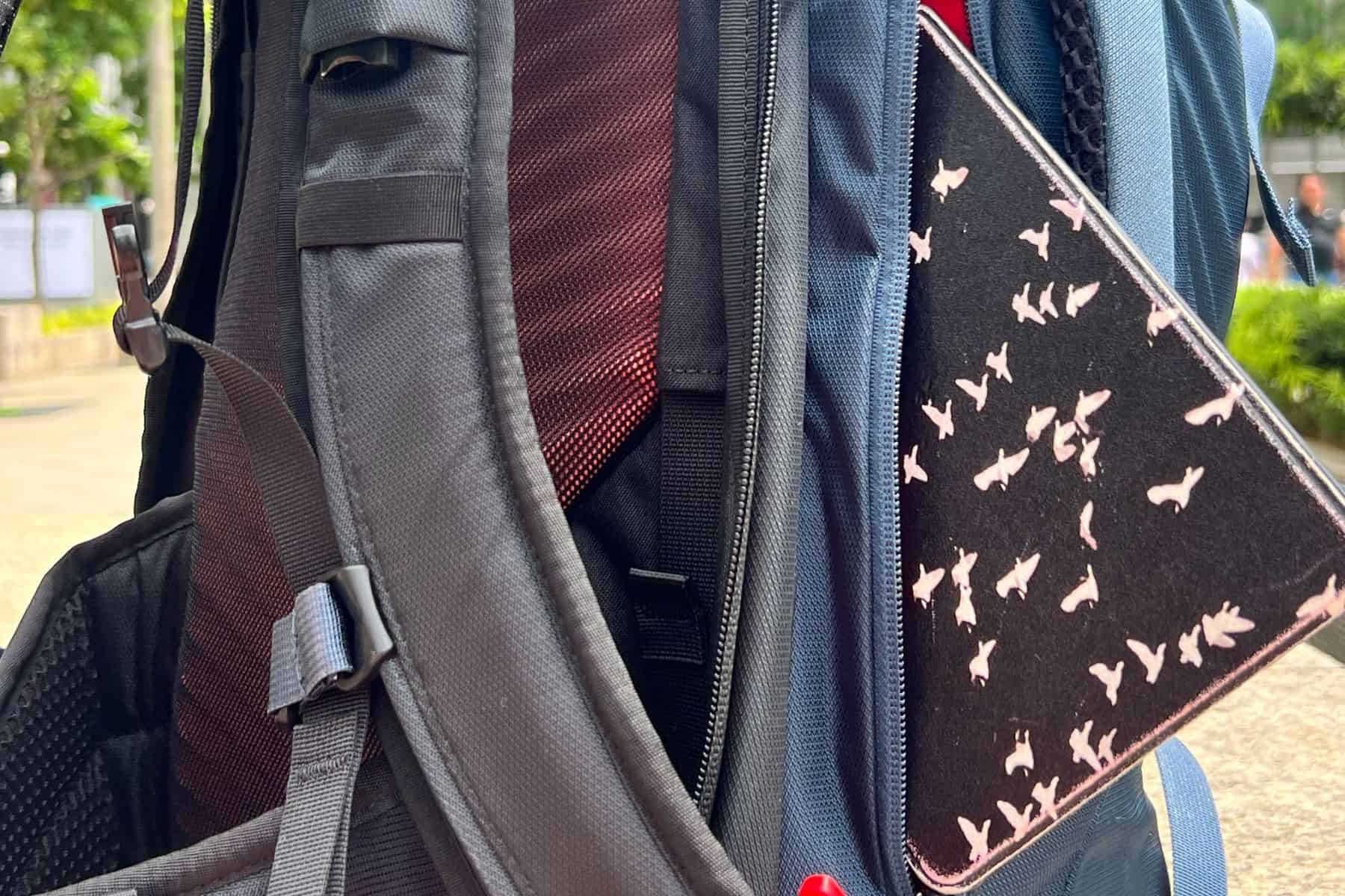 osprey-mens-farpoint-womens-fairview-laptop-compartment