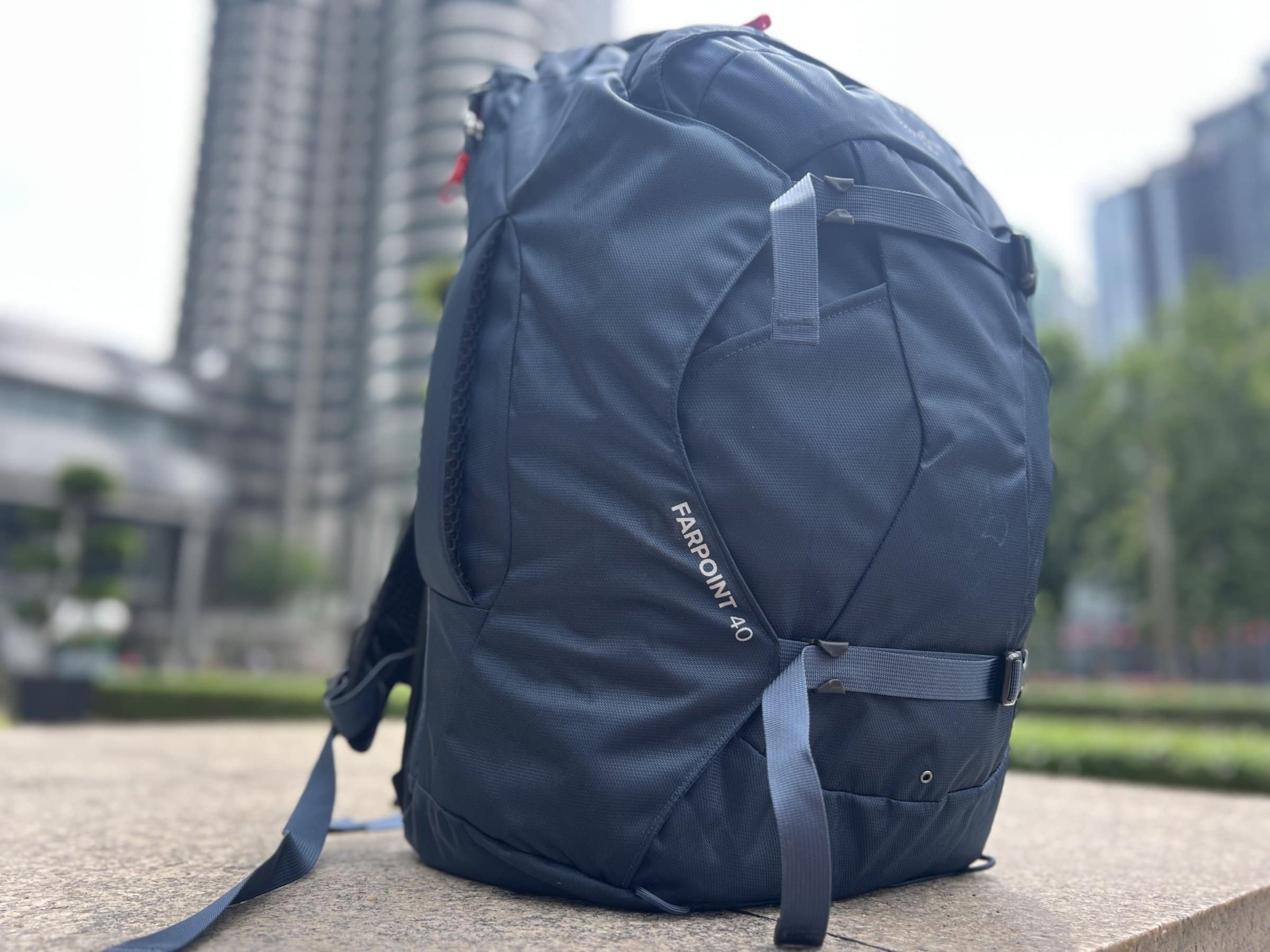 Osprey Mens Farpoint Womens Fairview Side