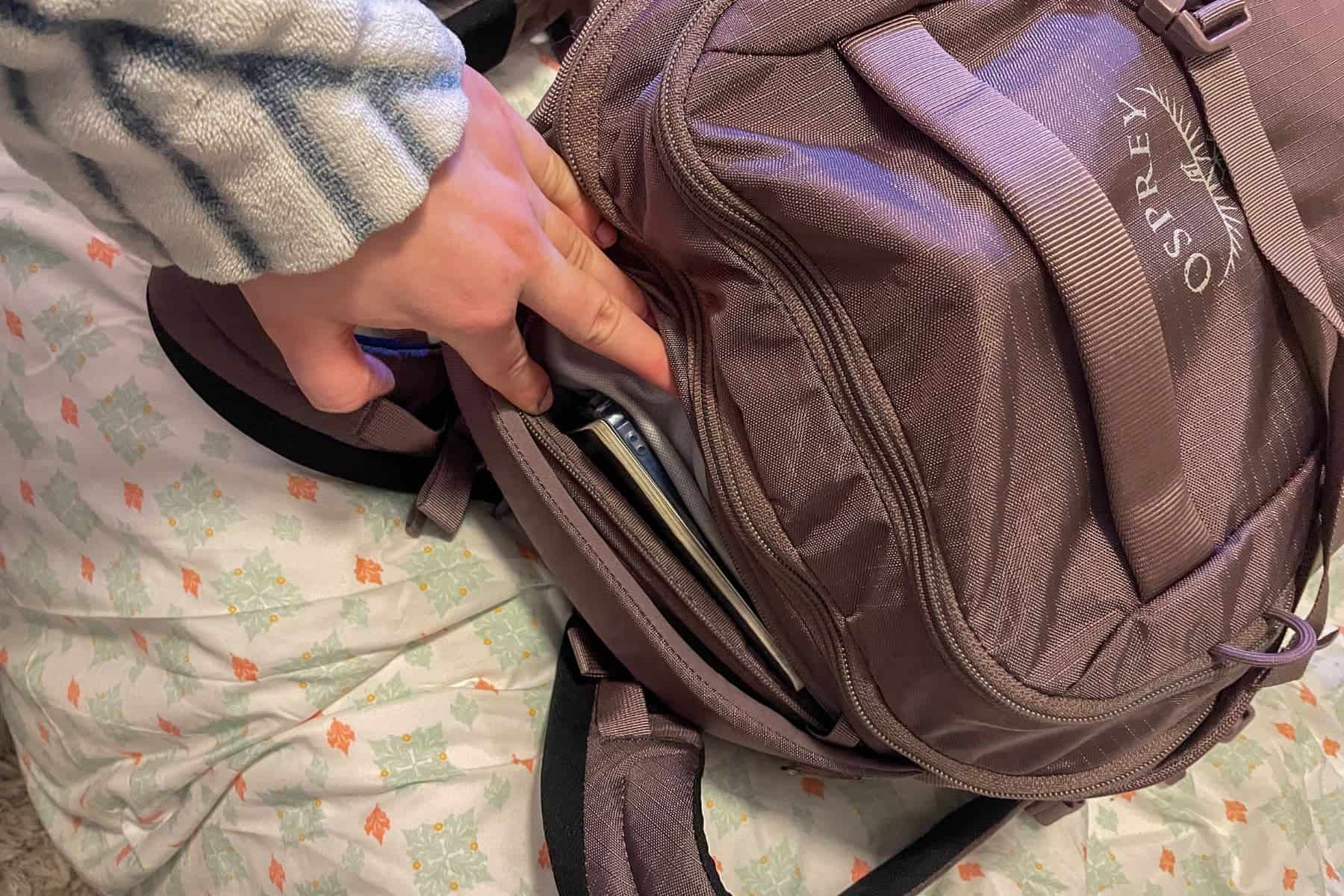 osprey-sojourn-porter-travel-backpack-access-pocket