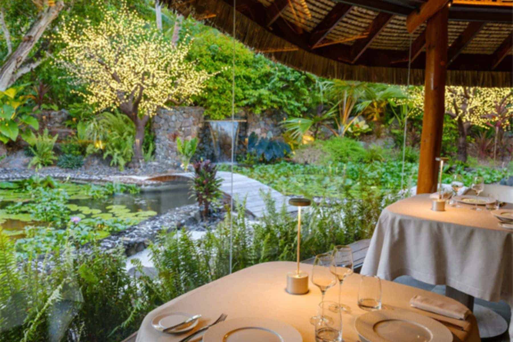 Poerava Restaurant At Le Bora