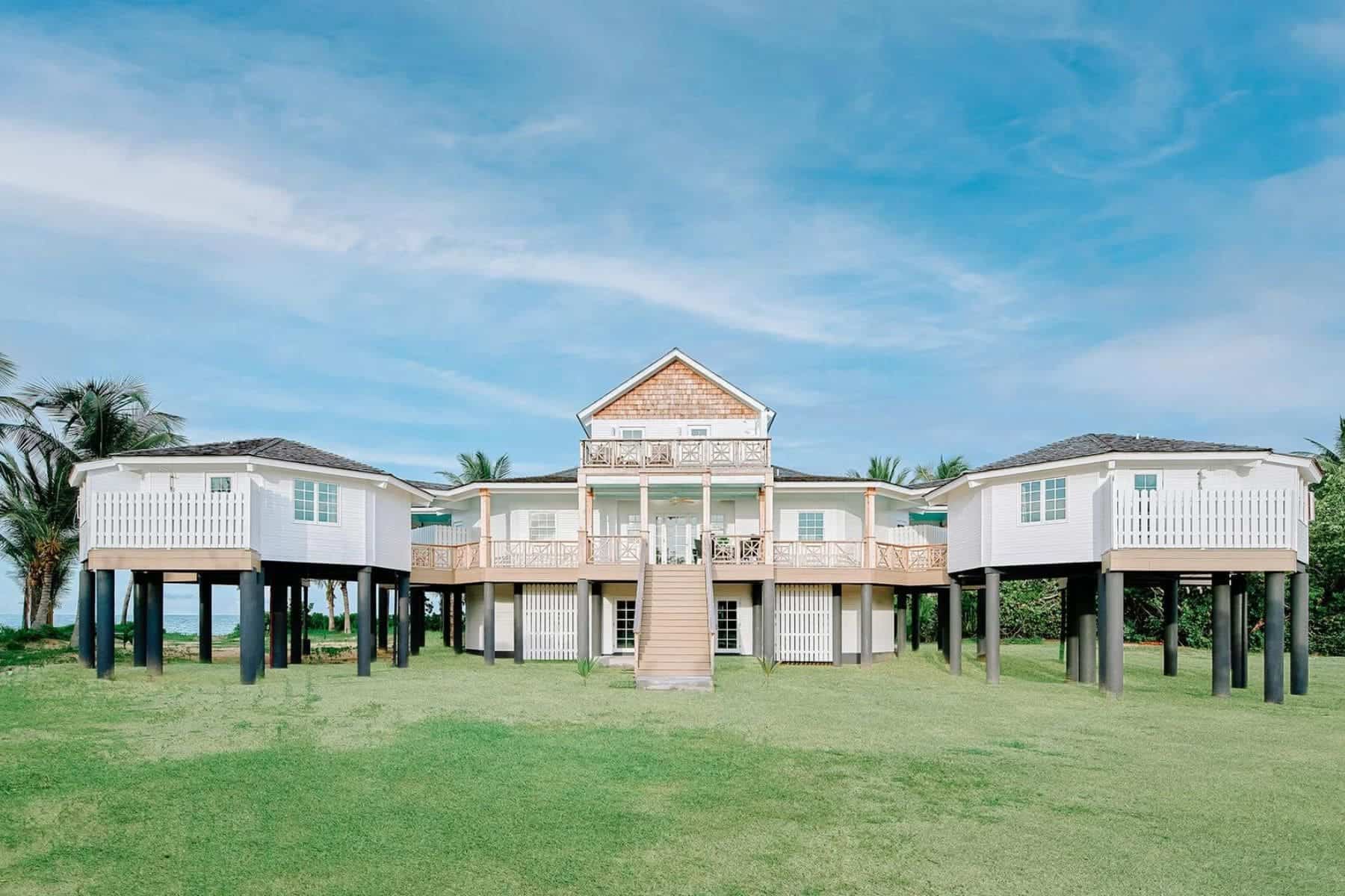 Queen Pineapple Villa