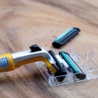 Can You Bring A Razor On A Plane?