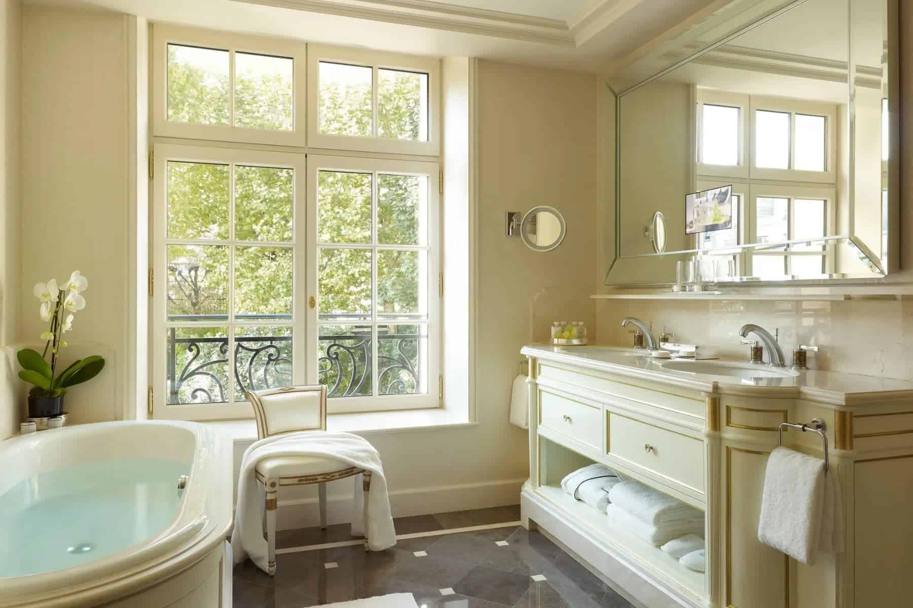 Shangri La Paris Bath Room