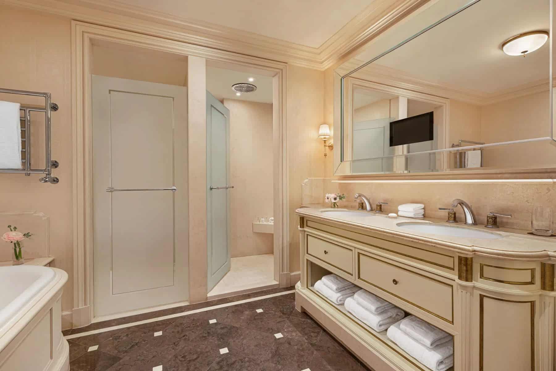 shangri-la-paris-bathroom