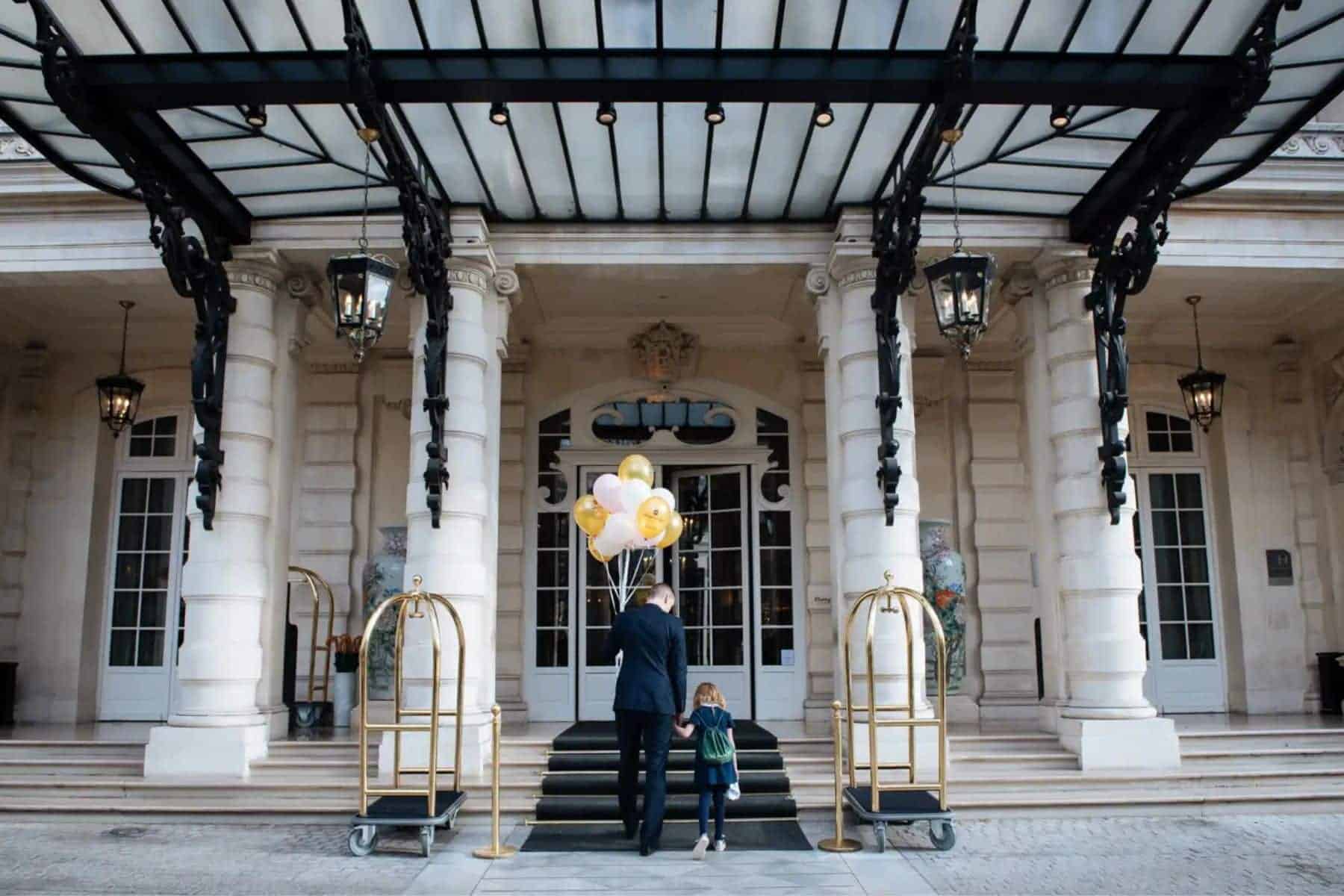 shangri-la-paris-entrance