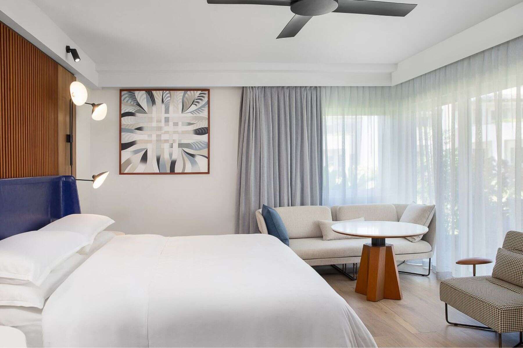 sheraton-fiji-golf-and-beach-resort-side-bed