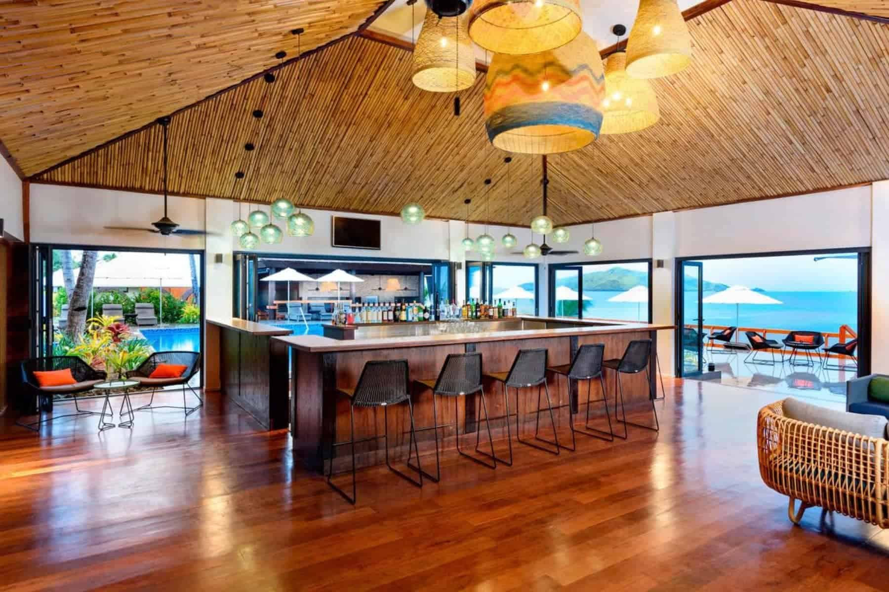 sheraton-resort-and-spa-tokoriki-island-bar