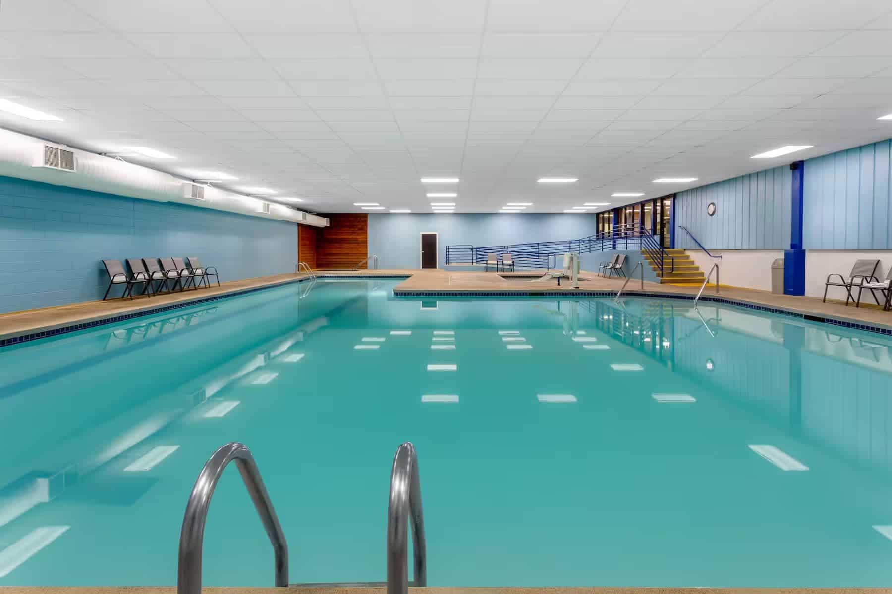 tamarack-and-mirror-lake-resort-pool