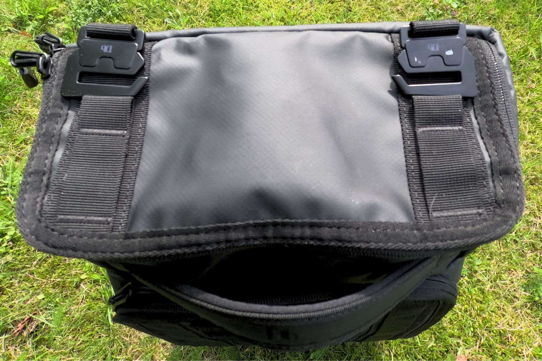 the-db-hugger-back-pack-30l-hookinh-system
