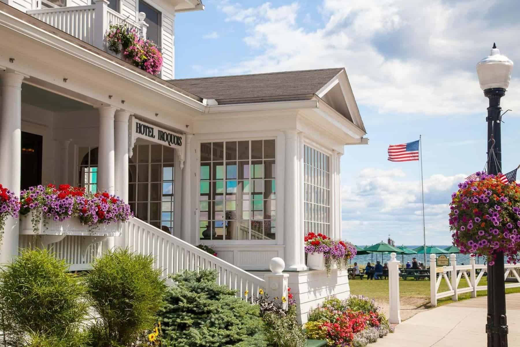 the-hotel-iroquois-front-side