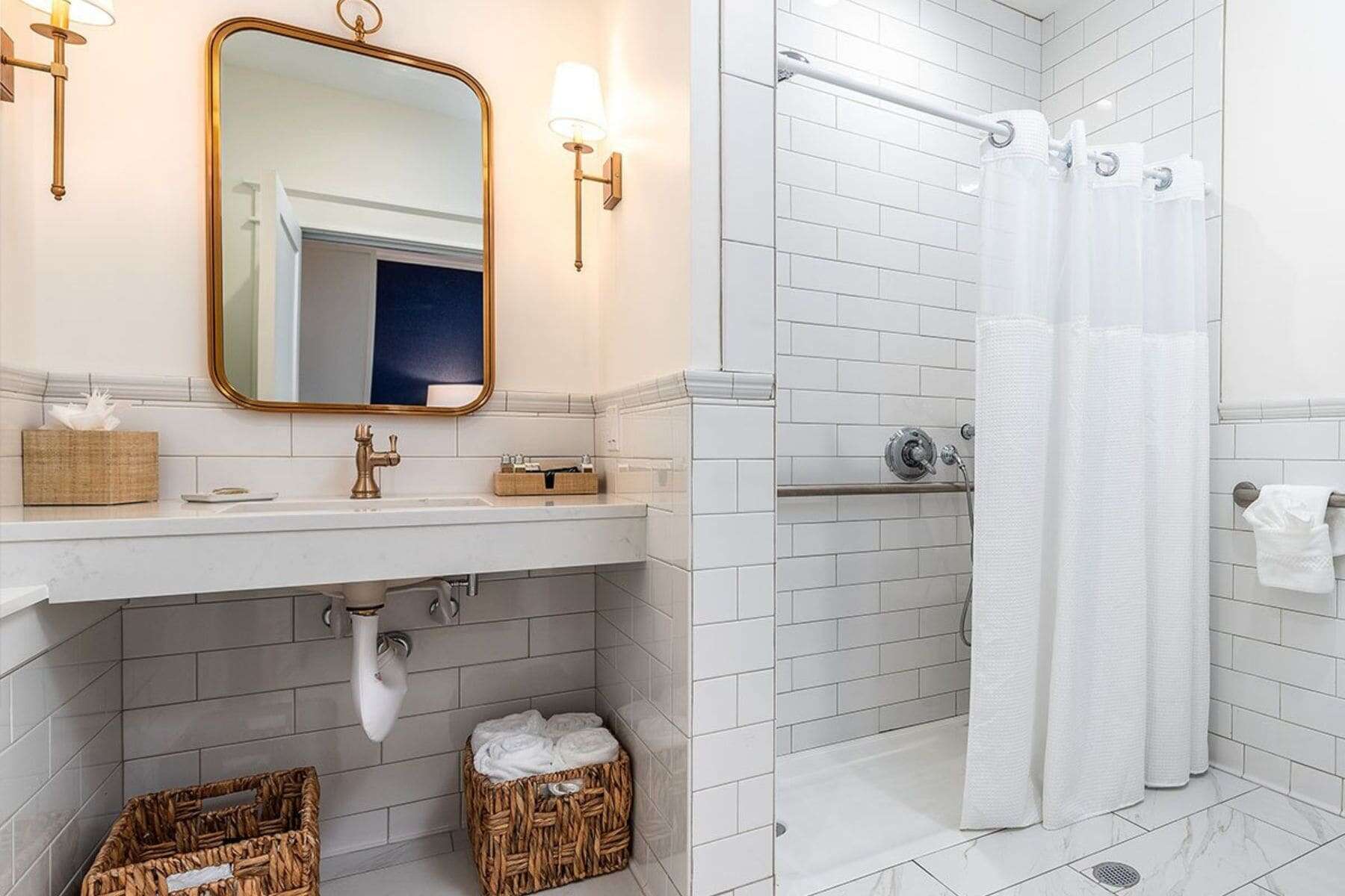 the-mackinac-house-bathroom