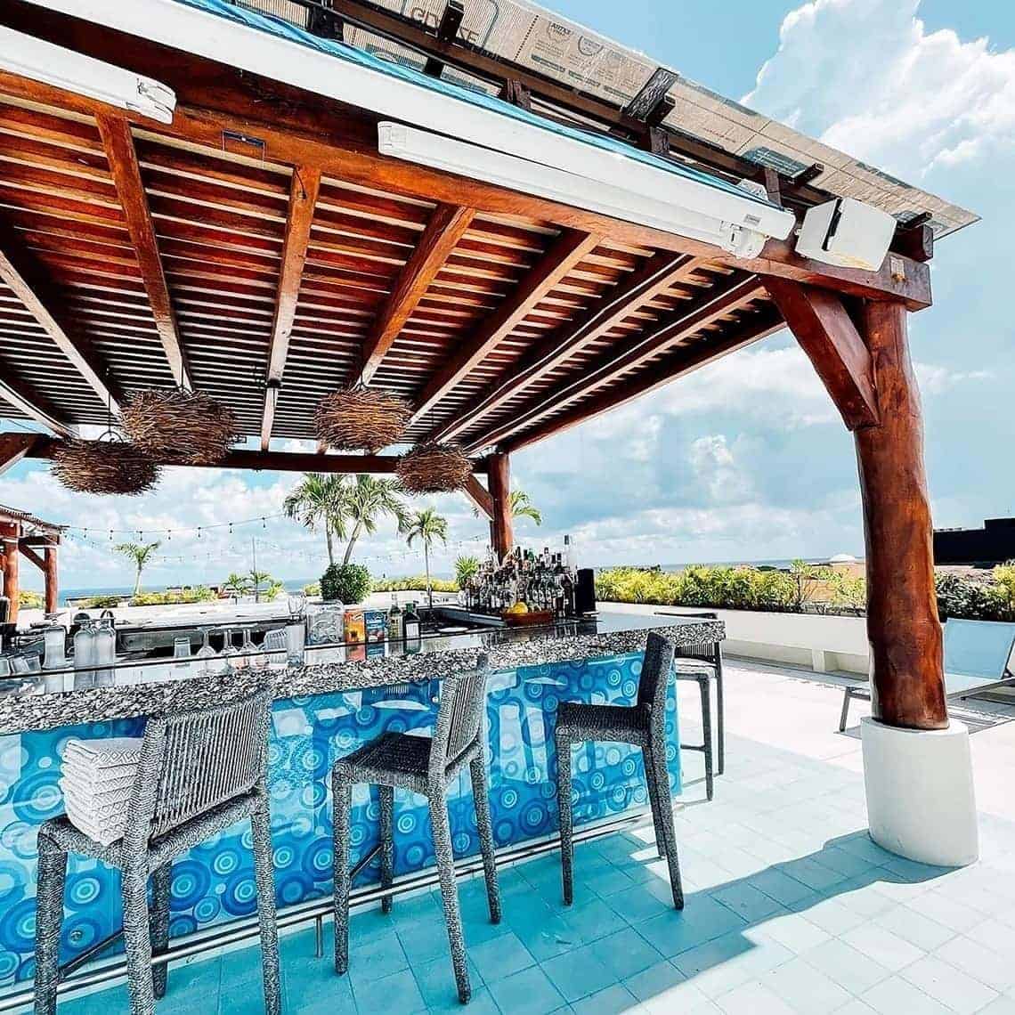 The Palm At Playa Poolside Bar