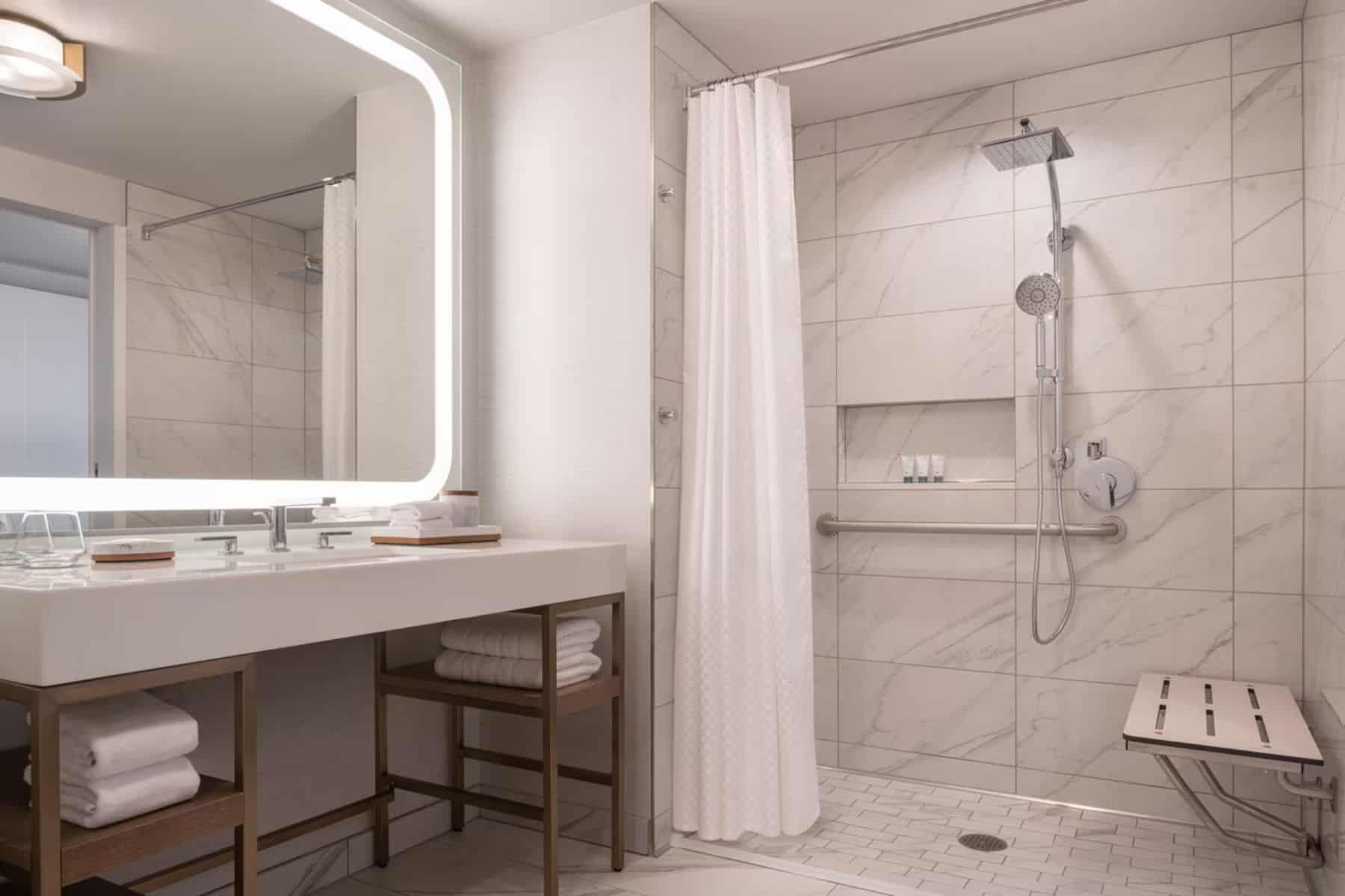 the-westin-anaheim-resort-showers