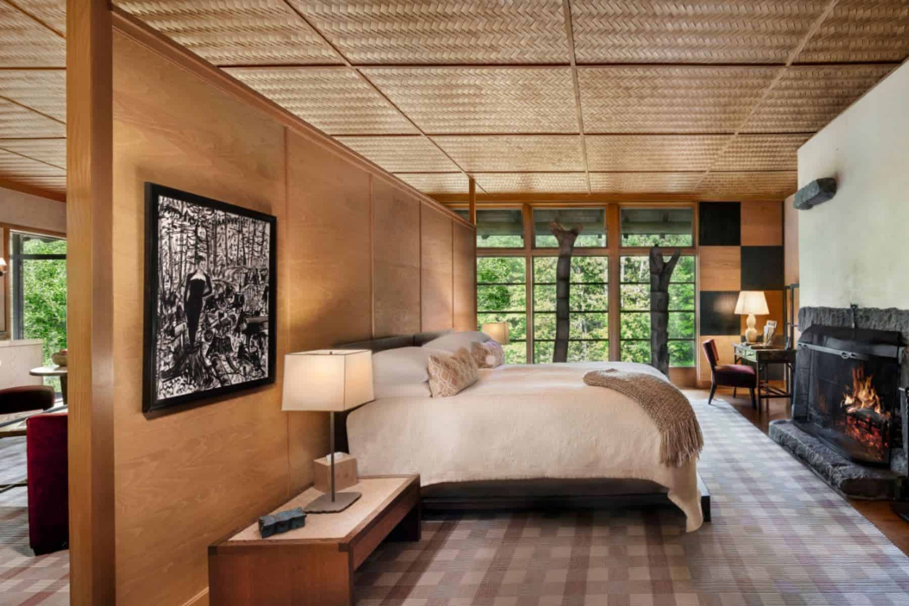 twin-farms-vermont-vermont-usa-bed-side