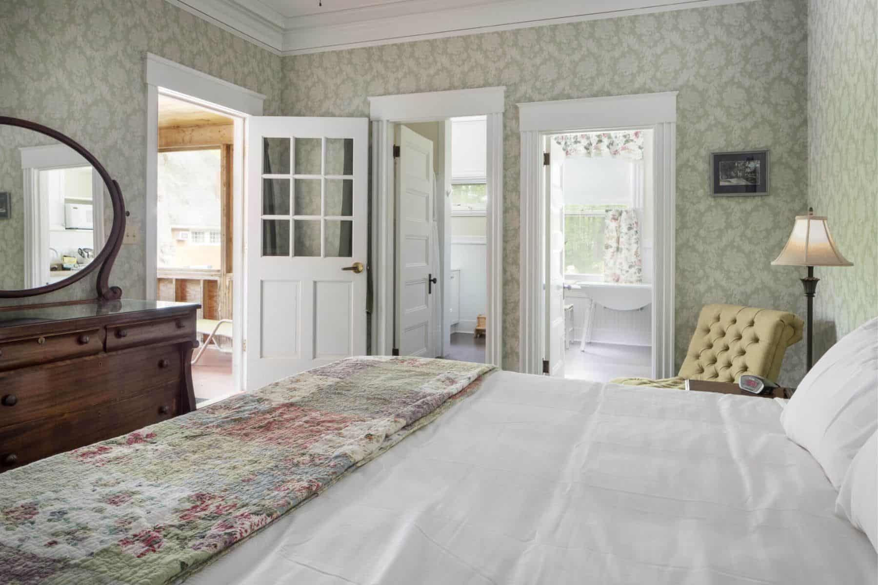 tyler-place-family-resort-bedroom