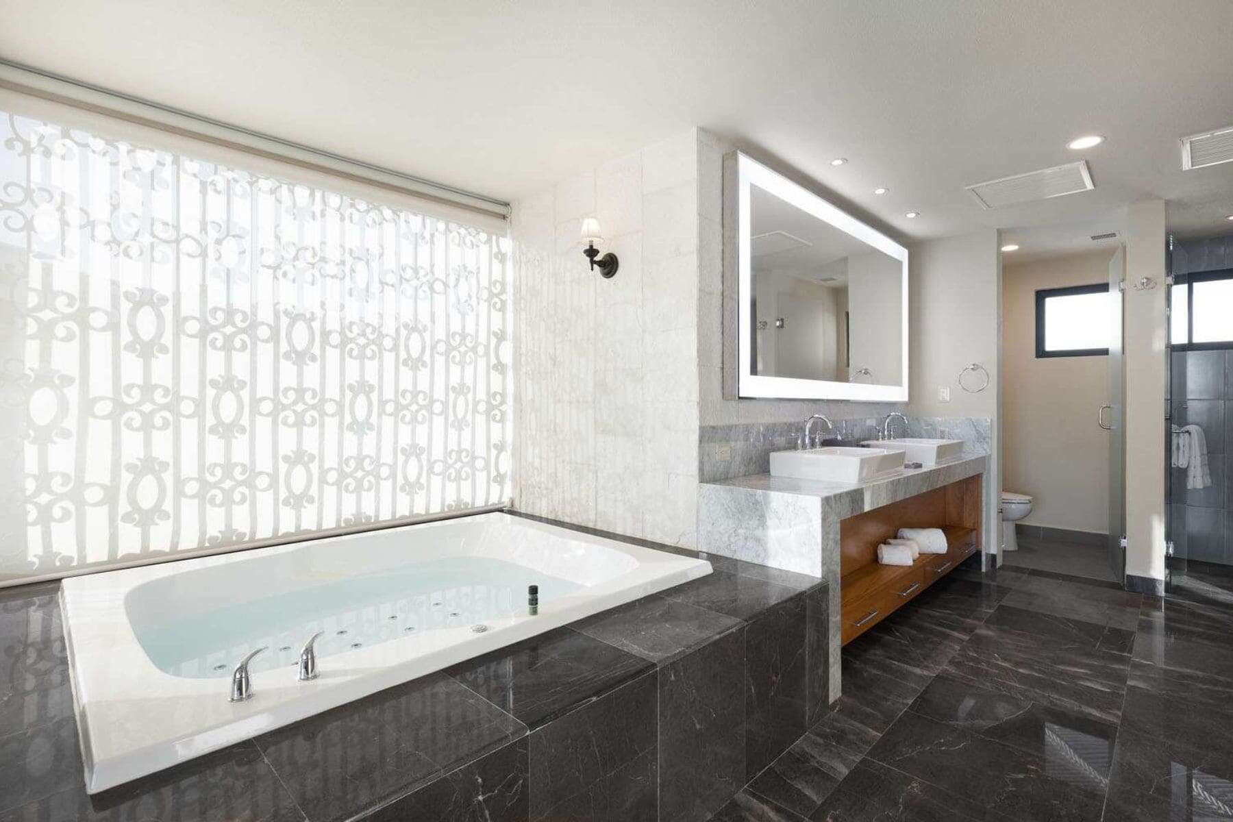 villa-la-valencia-beach-resort-cabo-bathroom