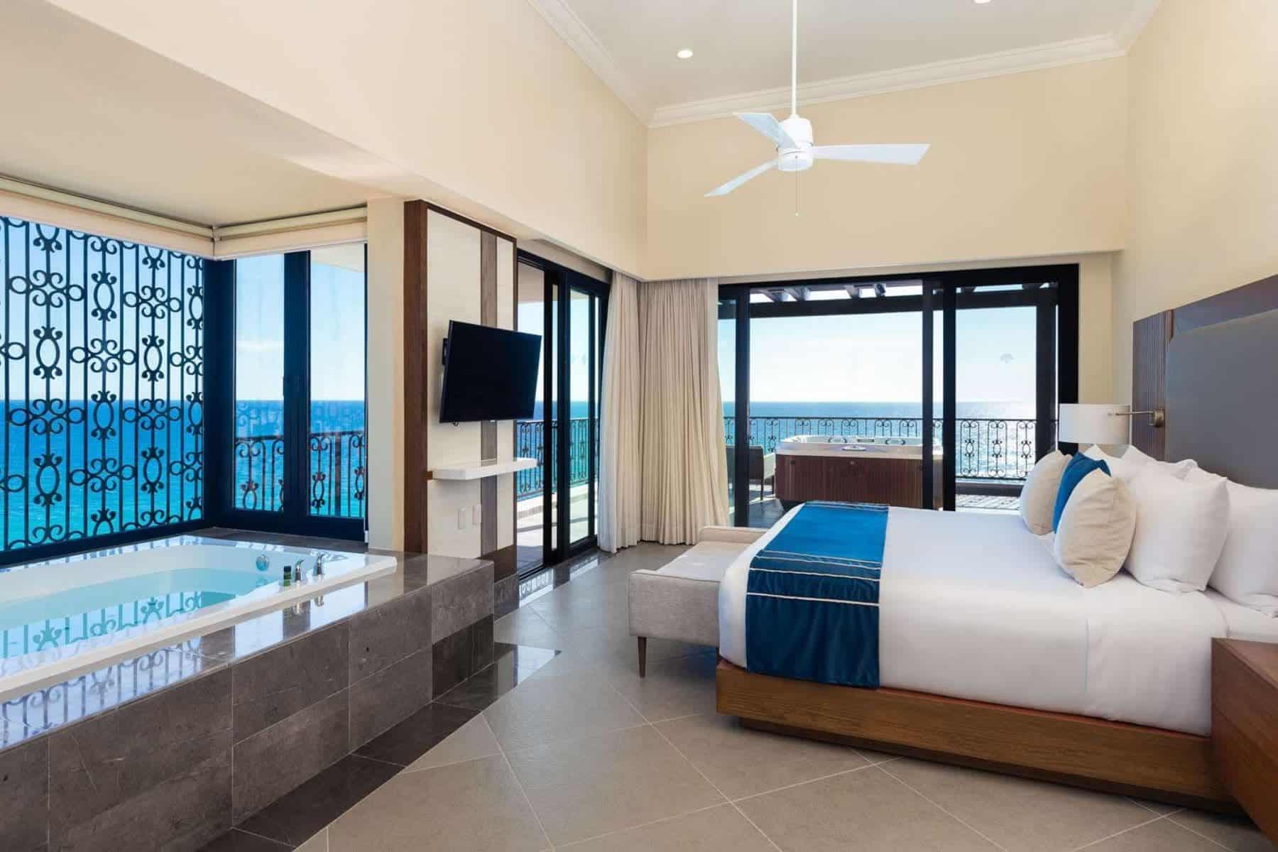 villa-la-valencia-beach-resort-cabo-bed-side