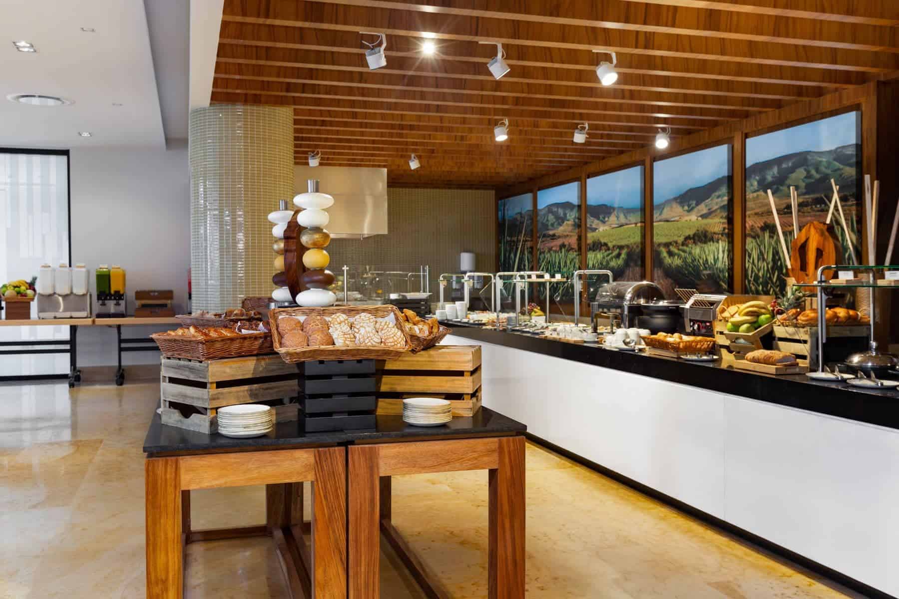 villa-la-valencia-beach-resort-cabo-bread