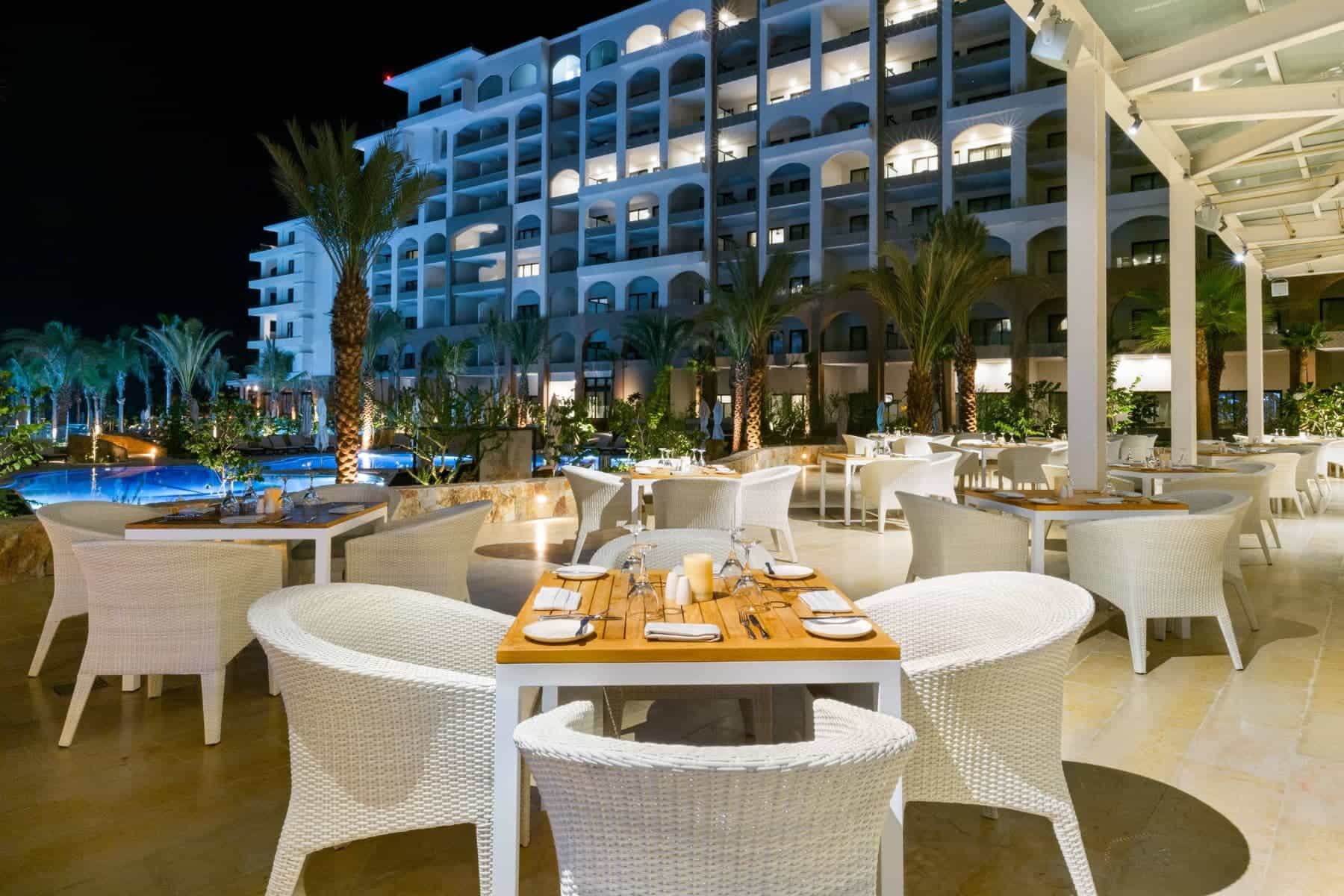 villa-la-valencia-beach-resort-cabo-night-food