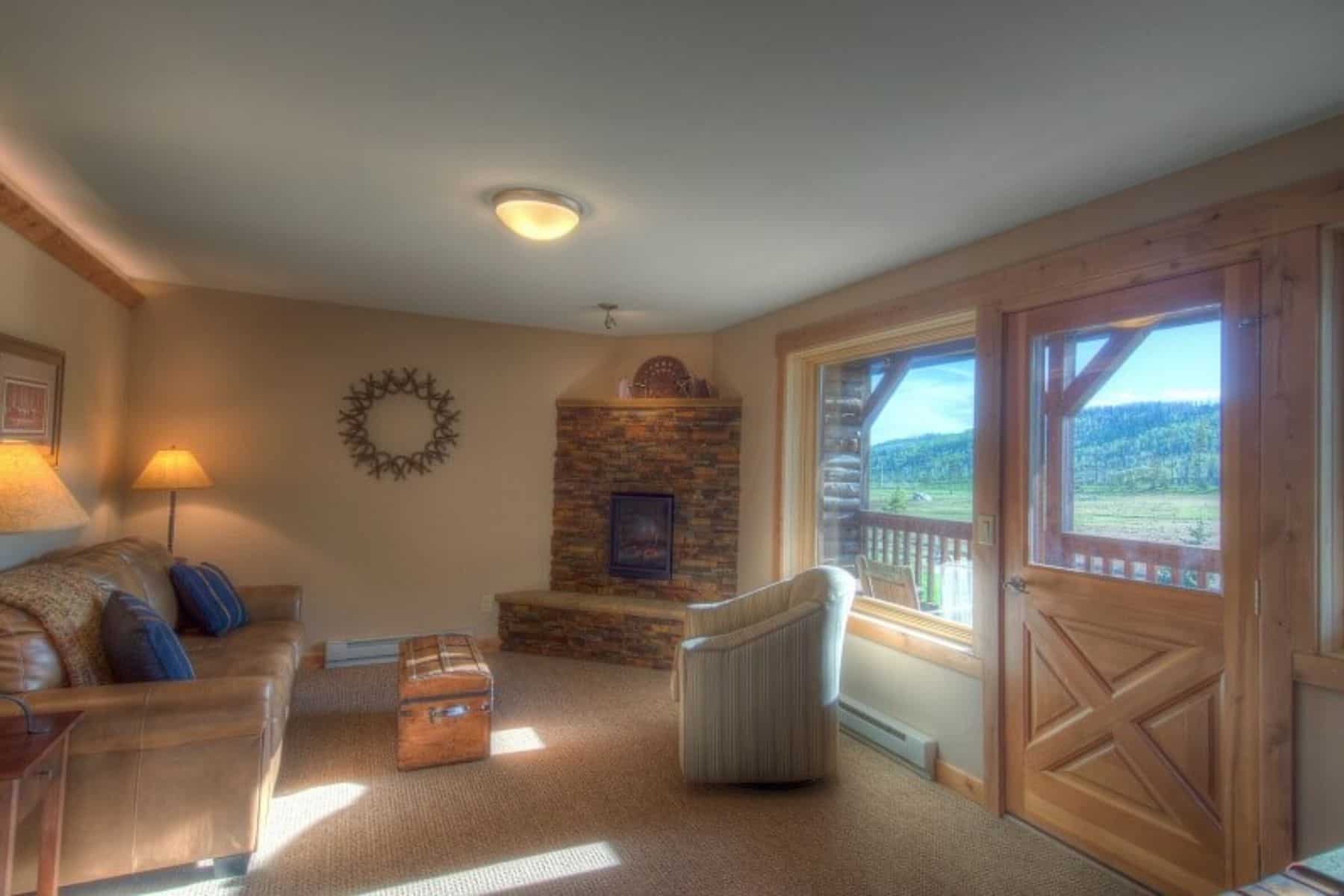 vista-verde-guest-ranch-clark-colorado-inside