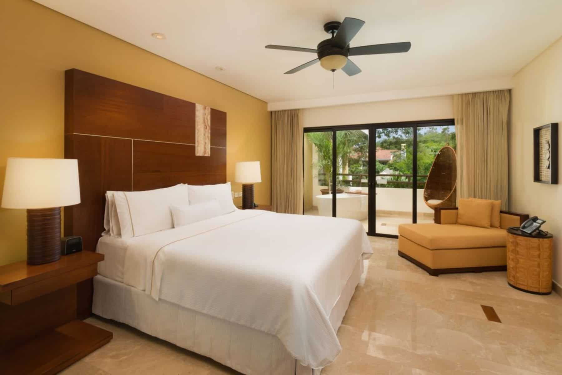 westin-reserva-conchal-golf-resort-and-spa-bed