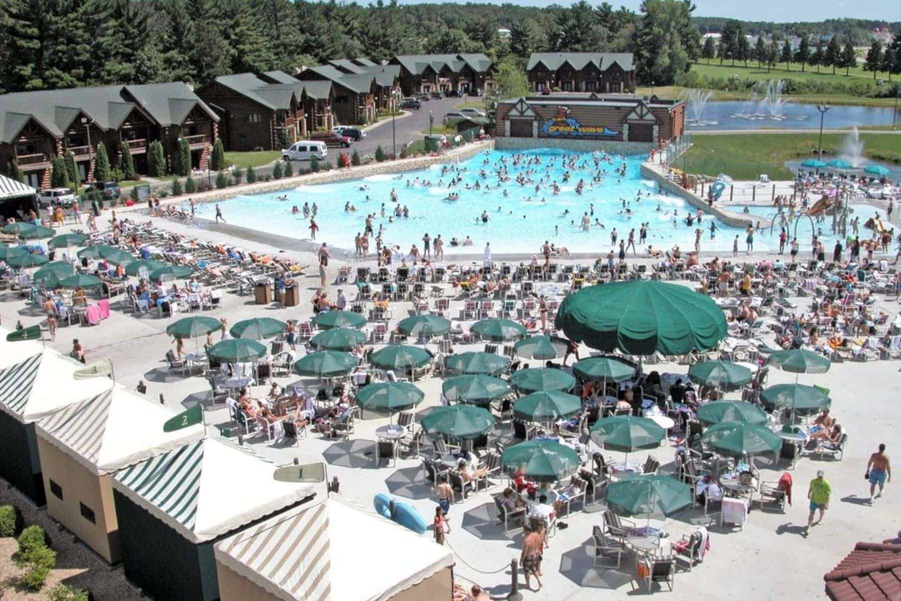 wilderness-hotel-and-golf-resort-crowd